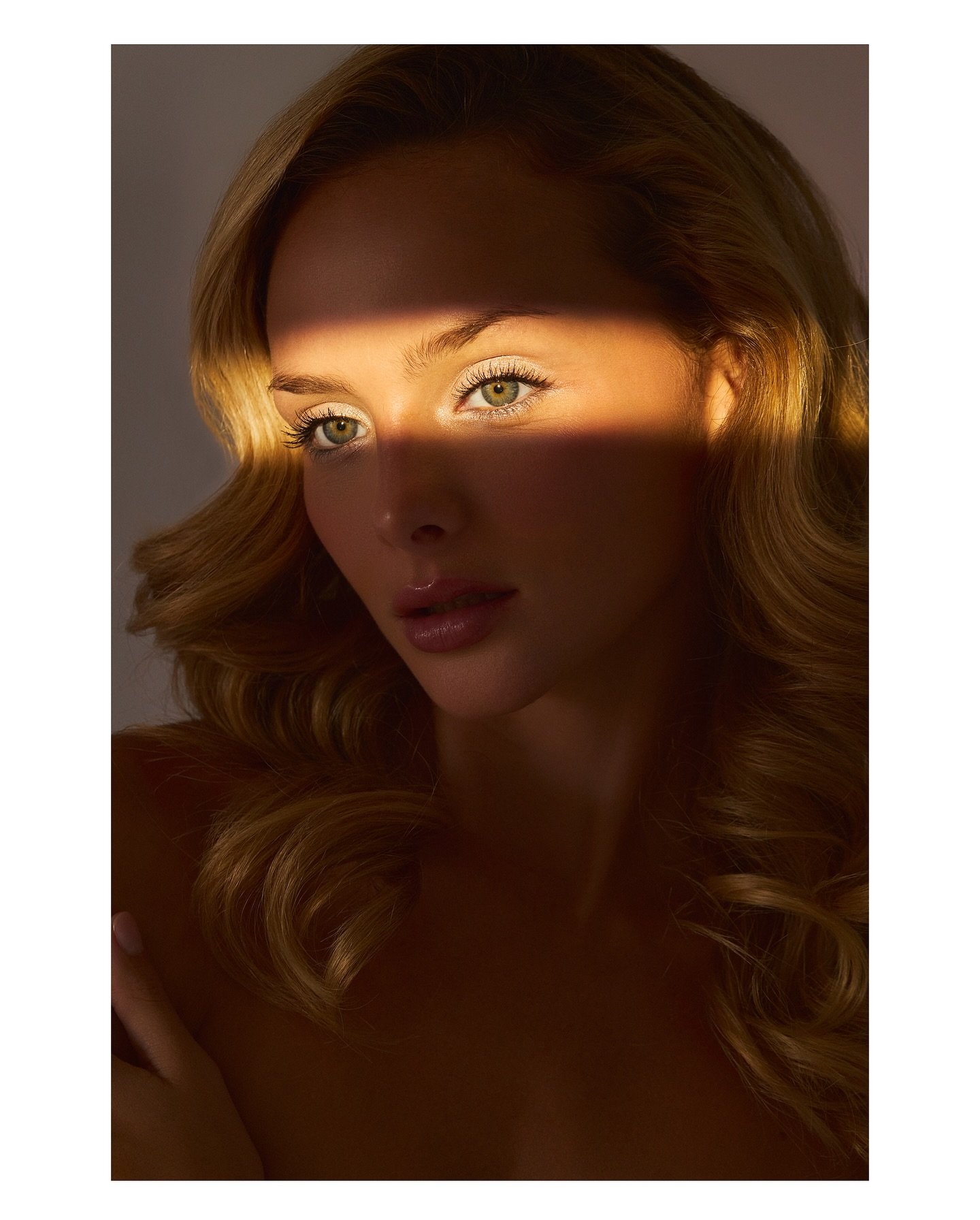 Beams

📸 con @sophieharrisofficiall  @wb.mgmt @aegency ⚡️ en @marmotastudio_mx 💡
 #fashionshoot #fashionmodel 
#fashionportraits  #fashionphotography  #inspirationphotographers #fotografocdmx #fashioninspirations #mexicanphotographer 
#hardlight #b