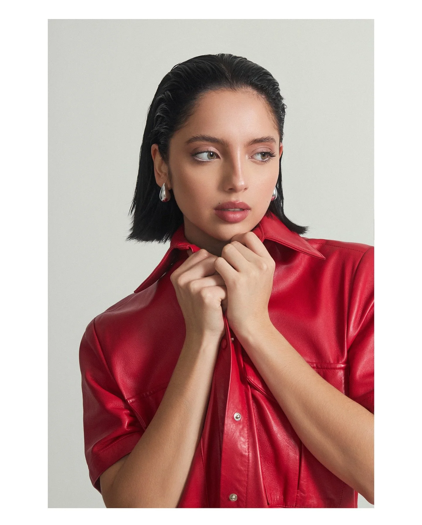 REDS @mialubian from @mzagency 📸 styled by the one and only @ruthbuendiap ⚡️
Jacket/shirt by @alin_jotar 
#fashionshoot #fashionportraits #fashionphotography #fotografocdmx #fashioninspirations #mexicanphotographer #fotografoencdmx
#Ricardosolis #bo