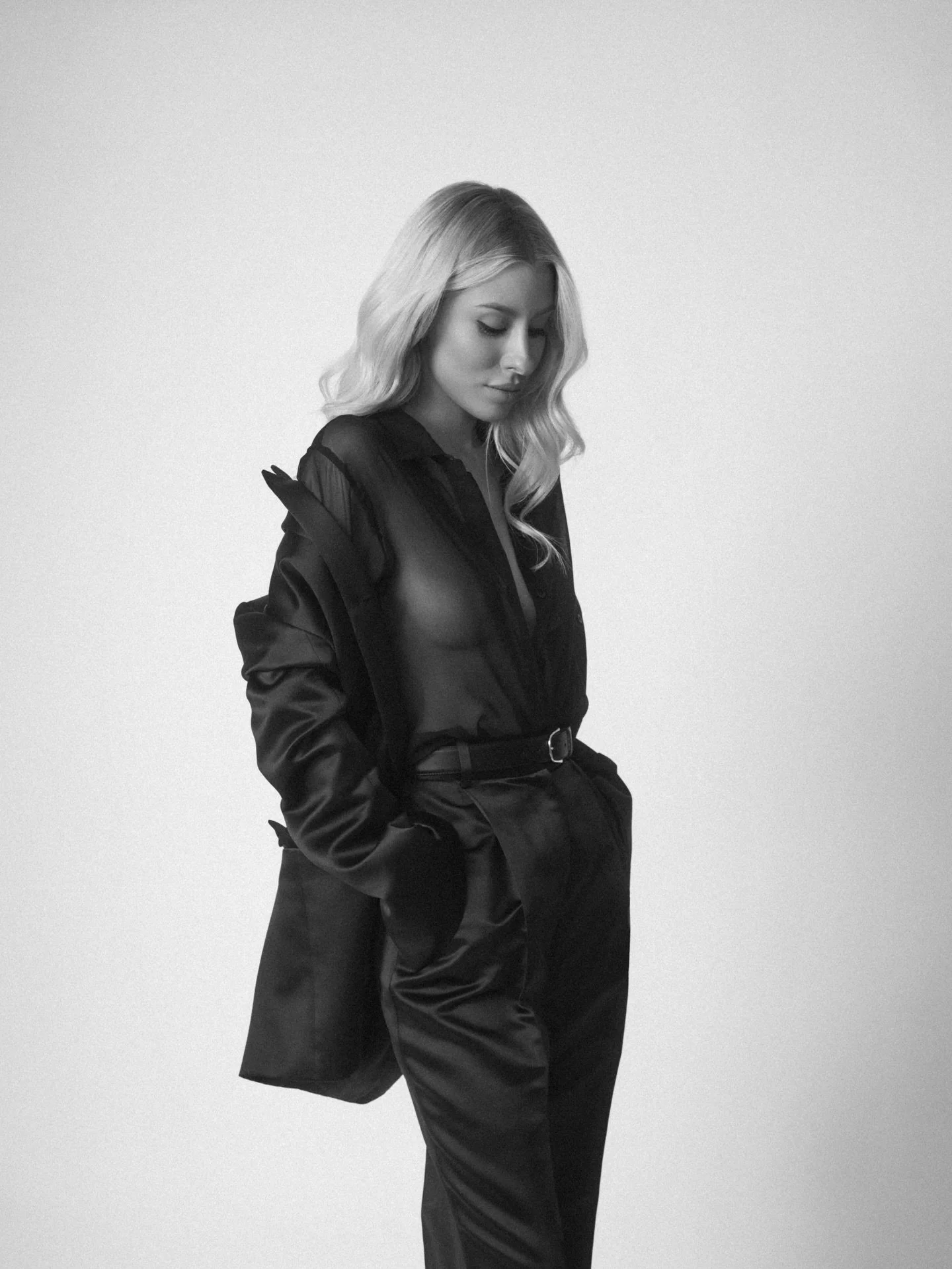 Outtake shot from @monrowofficial &lsquo;s photoshoot.

#fashionphotoshoot #ricardosolisphoto #fashionphotography #fotografocdmx #mexicanphotographer