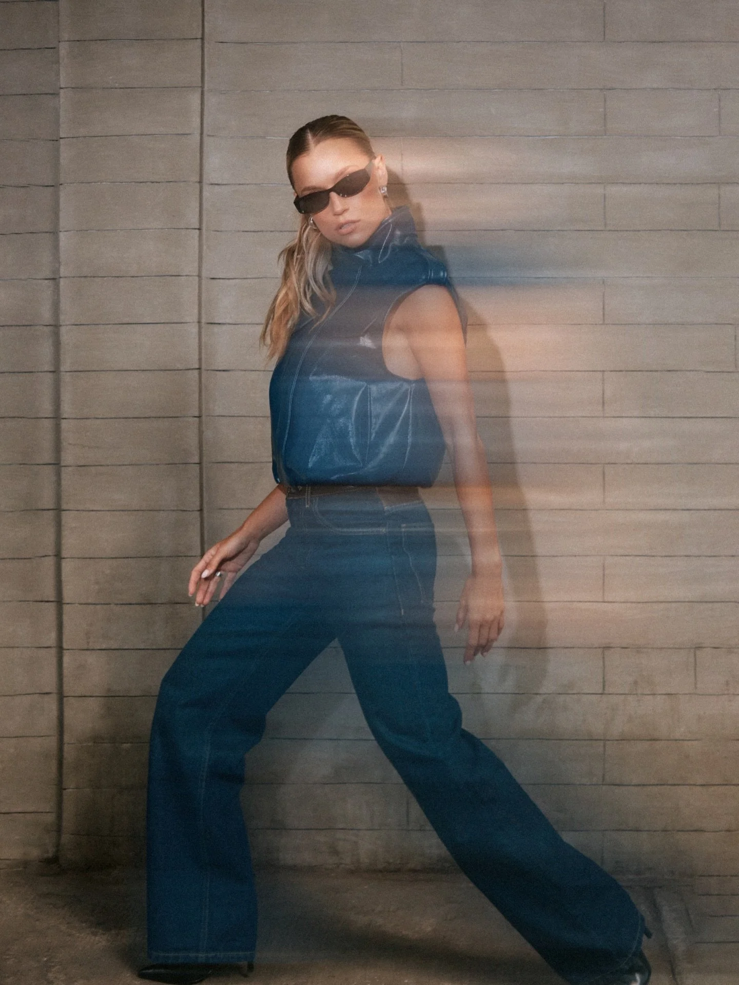 Life in motion Pt. 2 un d&iacute;a de enero muy fr&iacute;o y muy nublado.
@melissazabinsky @edge_agency @baxtmodels 
#fashionphotoshoot #ricardosolisphoto #fashionphotography #fotografocdmx #mexicanphotographer