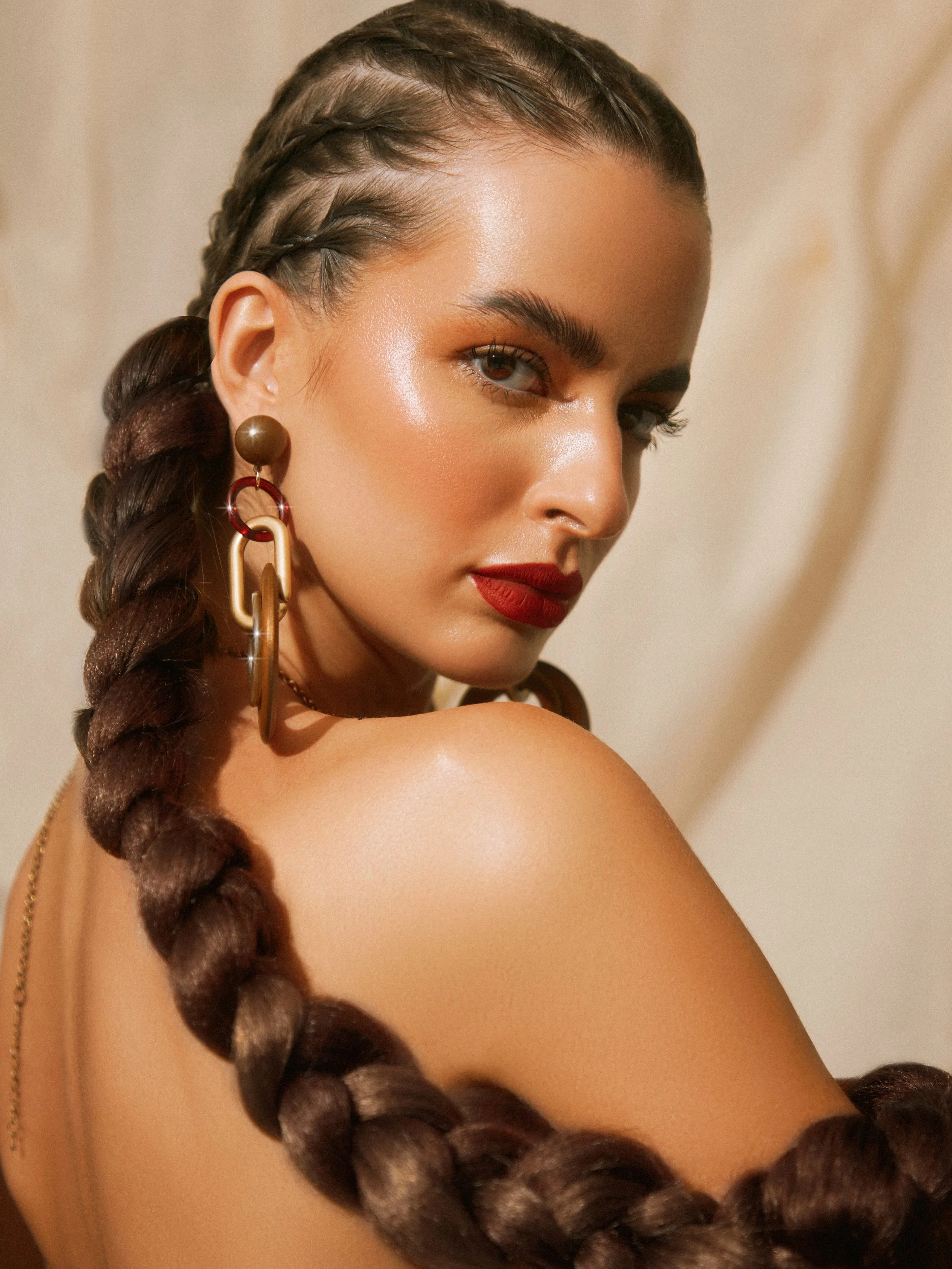 🪡 🏺
Muse @camibarbosaz 
Styling @fonsso 
MUA @elsymunoz_makeupartistskin 
Hair @marck_anguiie 
#fashionphotoshoot #ricardosolisphoto #fashionphotography #fotografocdmx #mexicanphotographer