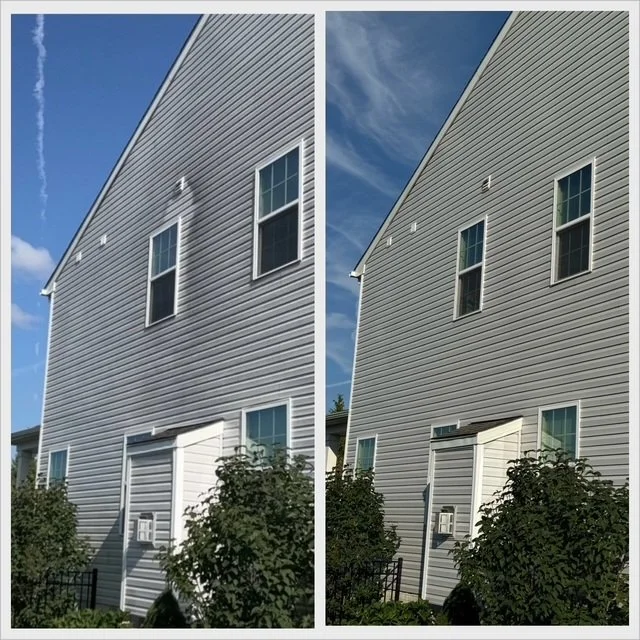 Soft washing and pressure washing before and after of a house with vinyl siding in North Ridgeville Ohio