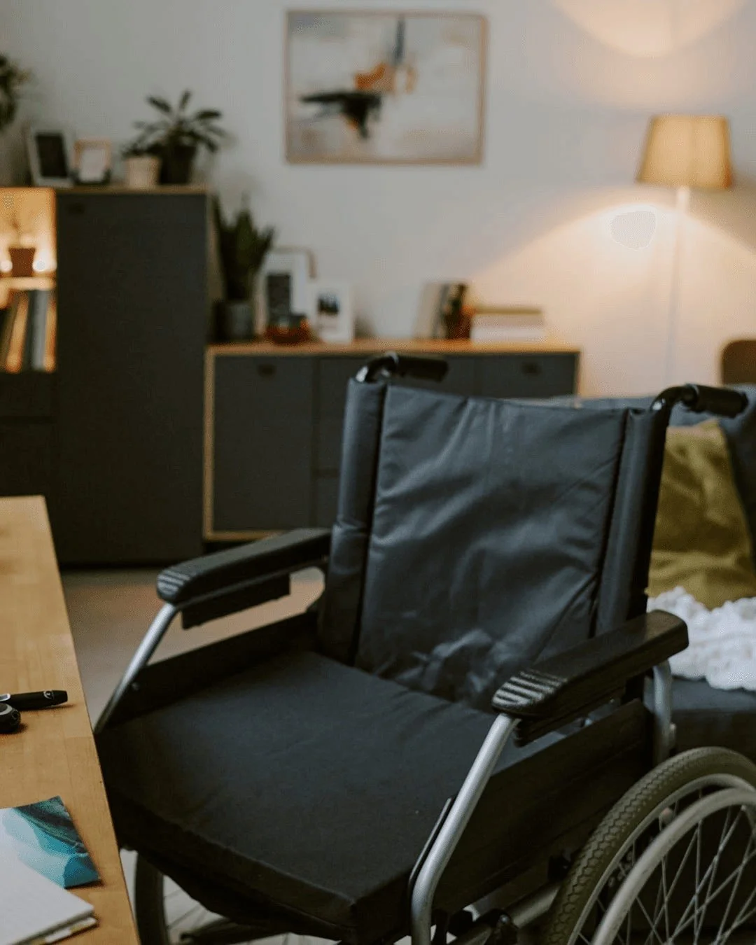 Virtual therapy sessions are breaking down barriers and making mental health support accessible across the entire province.
No matter where you live—whether in a busy city or a quiet town—you can connect with a compassionate guide who un