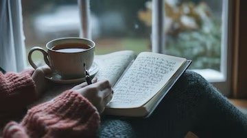 Putting Pen to Paper: How Journalling Supports Mental Health, Sleep, and Self-Connection
