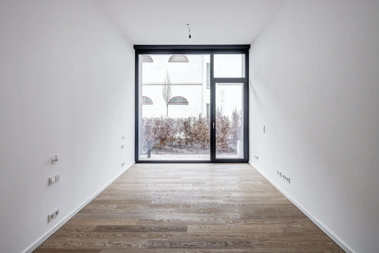 Leeres, moderne Wohnung als 1-Zimmer Wohnung gestalten. Apartment einrichten mit Onterior. Einirichtungsplanung und Beratung Online, deutschlandweit.