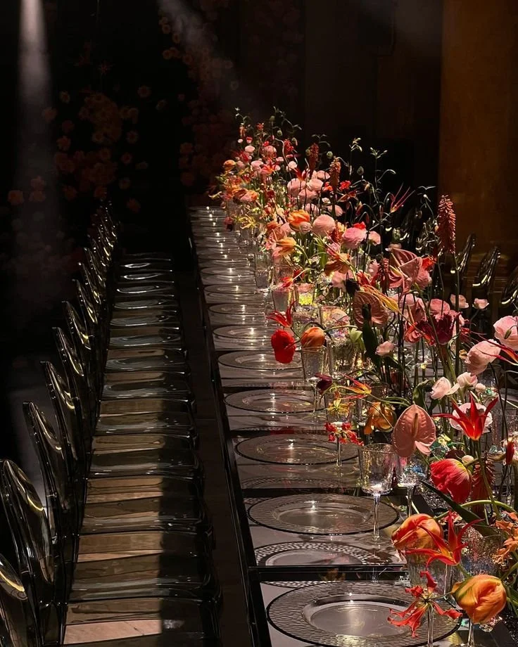 Wedding trends, minimalistic flowers.jpeg