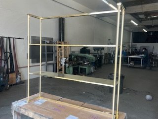 shelf de brass para copas