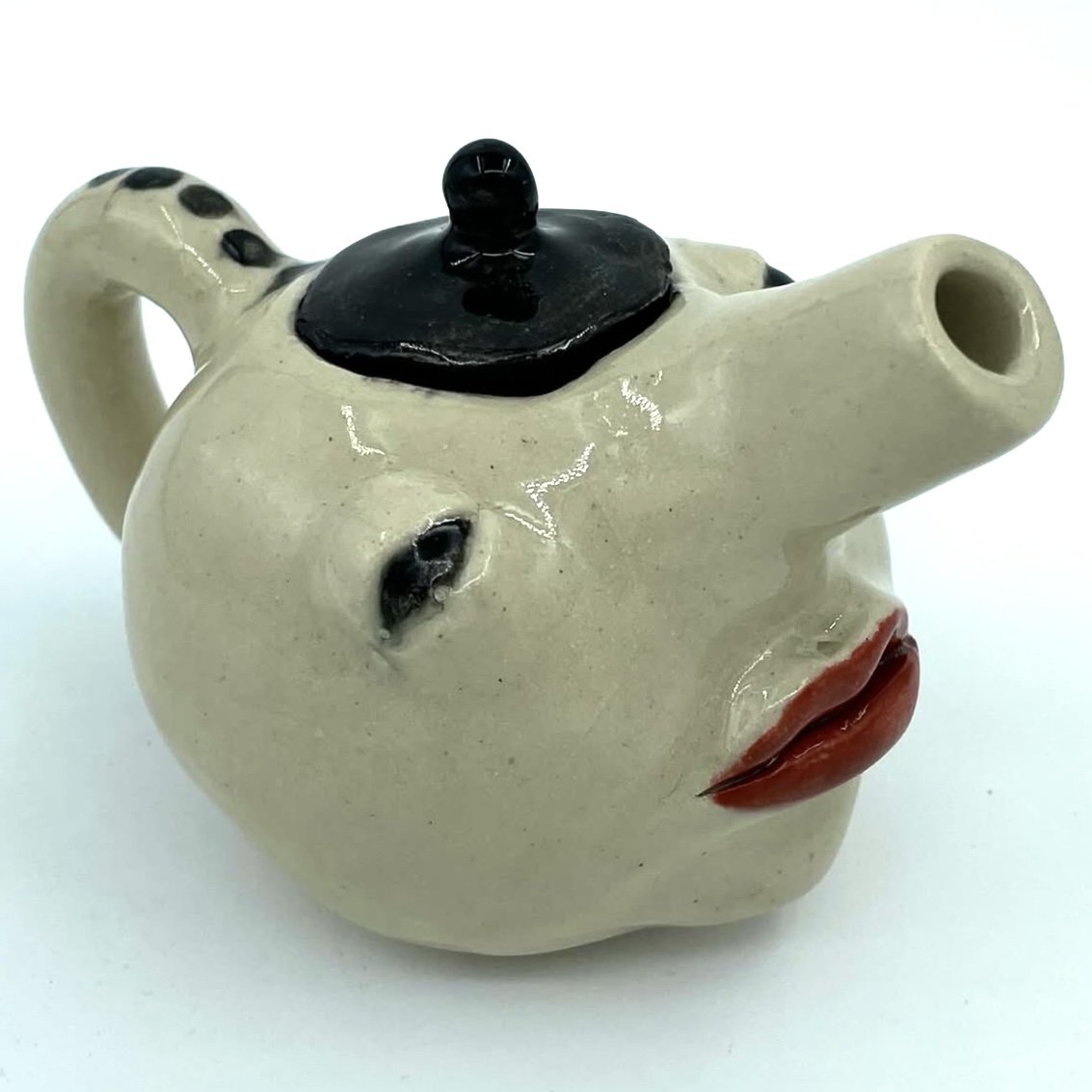 "untitled kettle" 2024
ceramic