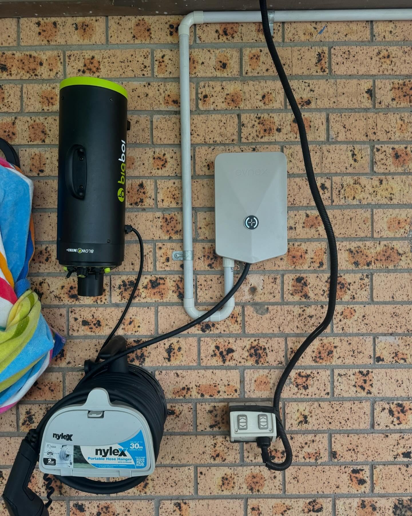 LOOKING FOR A EV CHARGER?
LOOK NO FURTHER!!
Here is a little install of a EVNEX charger installed by us! A 7.4Kw single phase charger which also has solar diversion.
IF YOUR LOOKING FOR A EV CHARGER FOR YOUR NEW ELECTRIC CAR!
@evnexchargers are