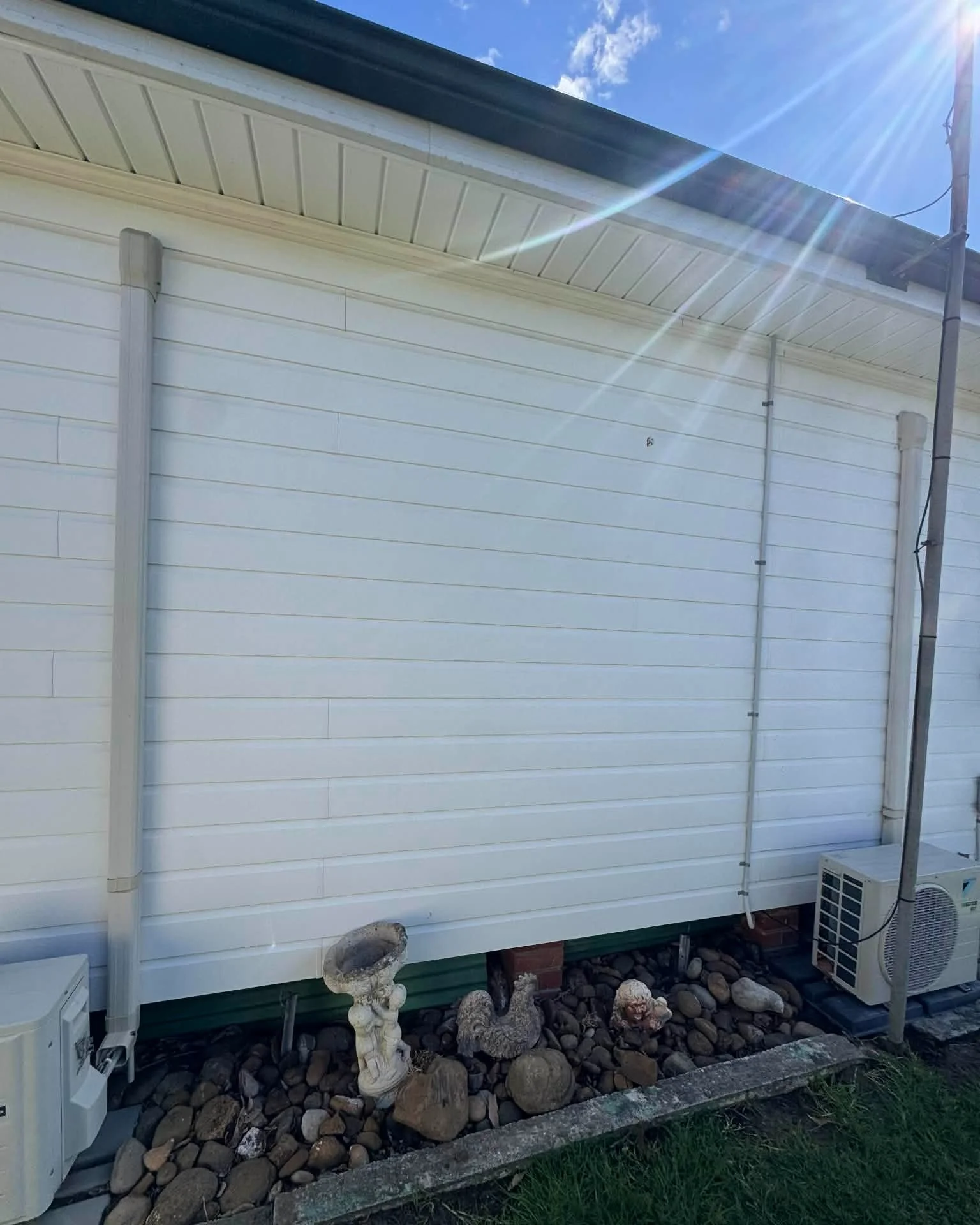 🔋Before &amp; After 🔋

If you're looking for a sign, this is it... 👀

Plenty of storage to cover this customers 22kw daily usage.

Coupled with their existing 8.2kw pv only system this will be more then enough to reduce the power bills significant