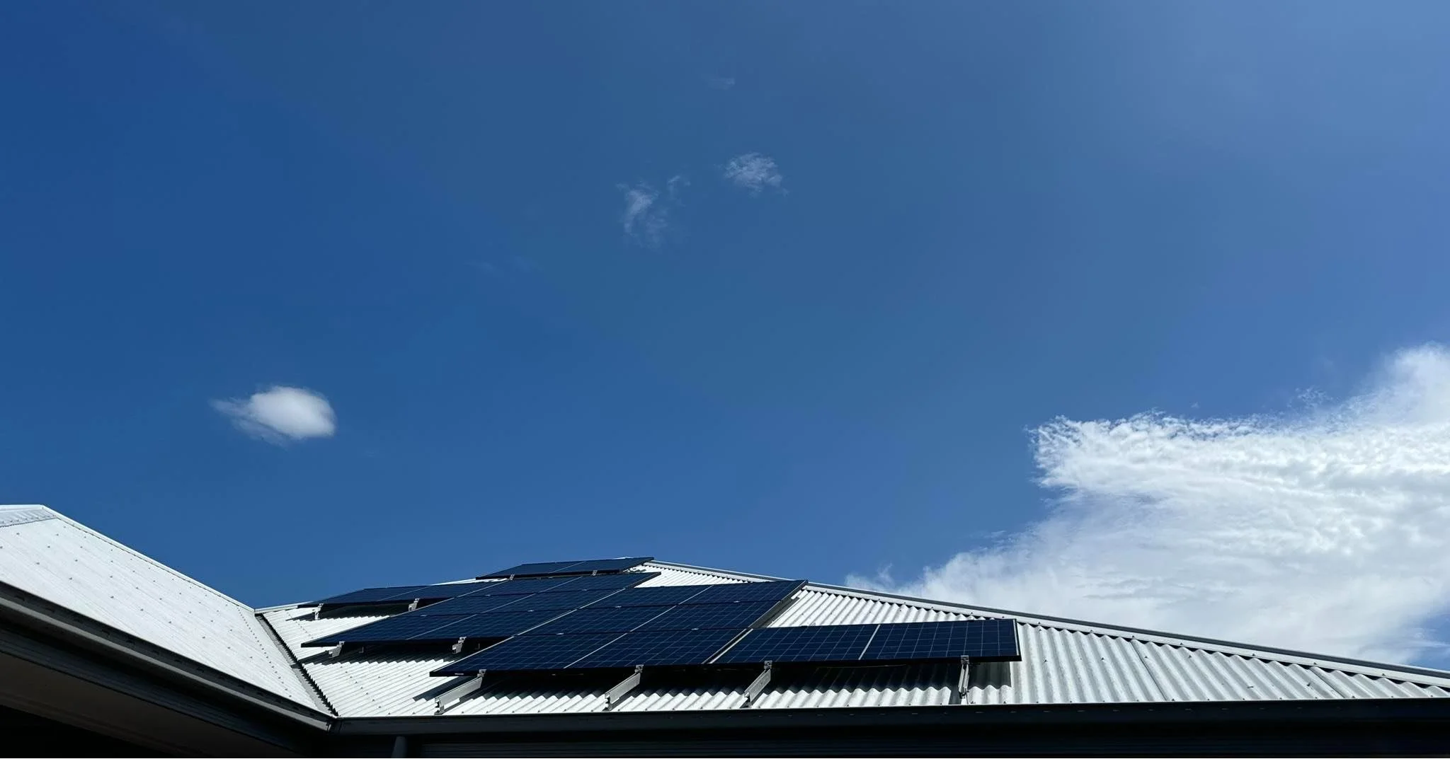 💡 Power your home for much less than what the electricity companies charge!

Get in before the Government Rebates drop on battery installations.

Check out this hybrid installation the team at NDB Electrical completed recently.

Chat with Nathan tod