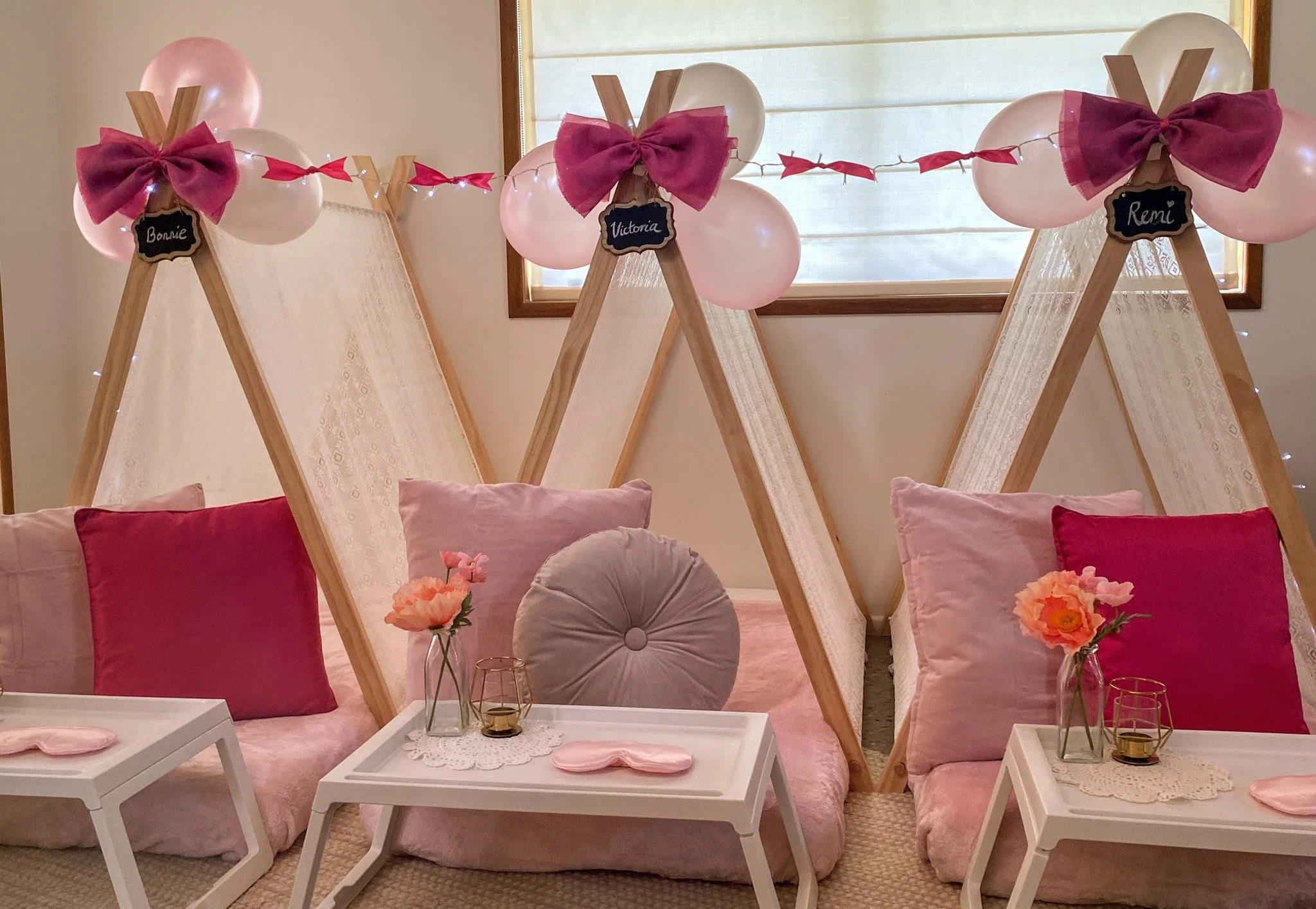 🎀 Bows Sleepover 🎀

Soft pinks, pretty bows, and delicate lace make this setup a favourite for girls turning 8&ndash;10 ✨

Each setup includes:
✨ Hand-sewn teepees
✨ Comfy mattresses &amp; soft blankets
✨ Soft styling with fairy lights
✨ A cute eye