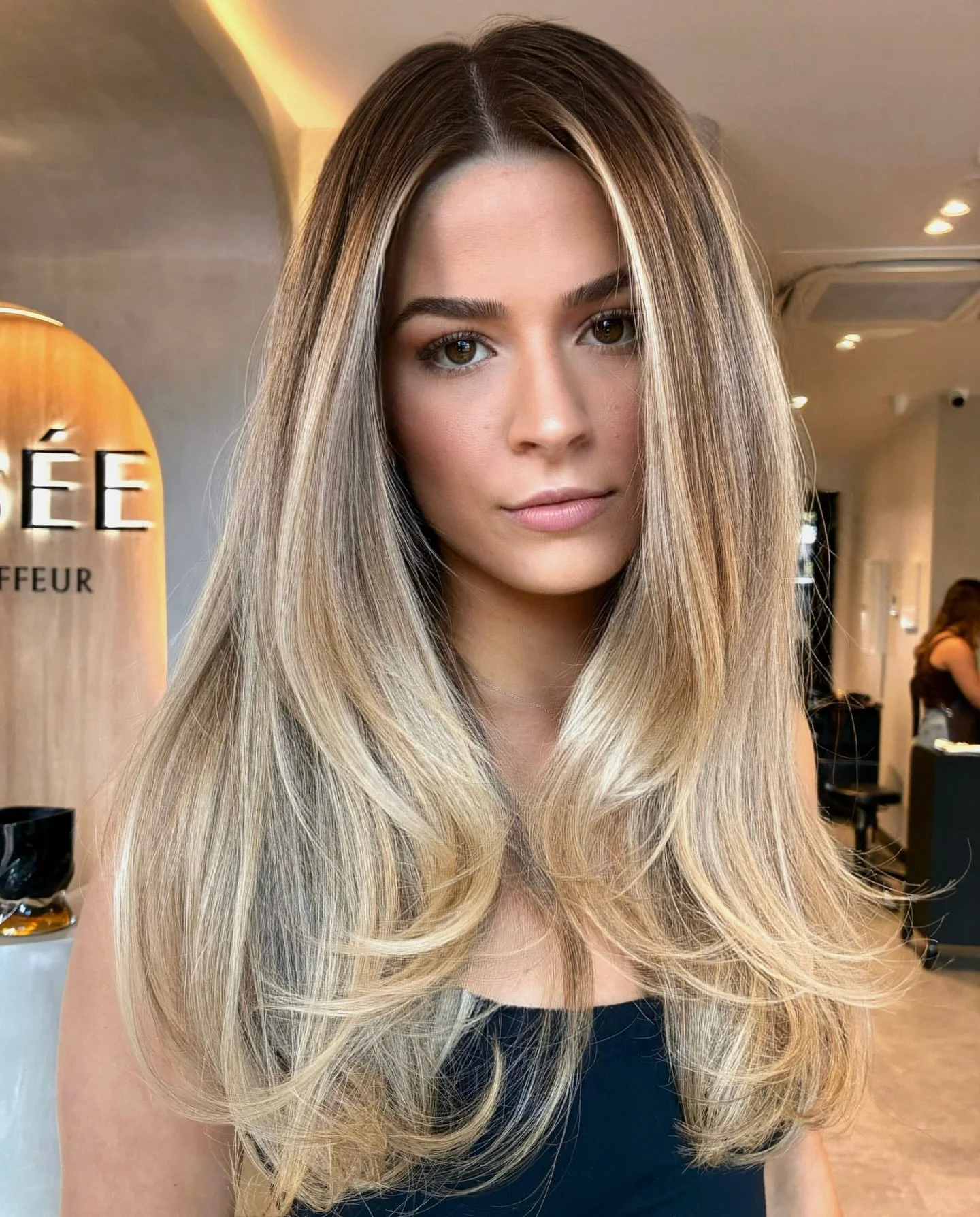 MINIMAL FOILING BUT HIGH IMPACT.
Who else wants to be a blonde that doesn&rsquo;t beg for maintenance?! 🙋🏼&zwj;♀️ 
The most seamless blend into blonde using @redkenpro_anz 

#perthhair #perthhairstylist #perthhairdresser #perthhairstylist #perthhai