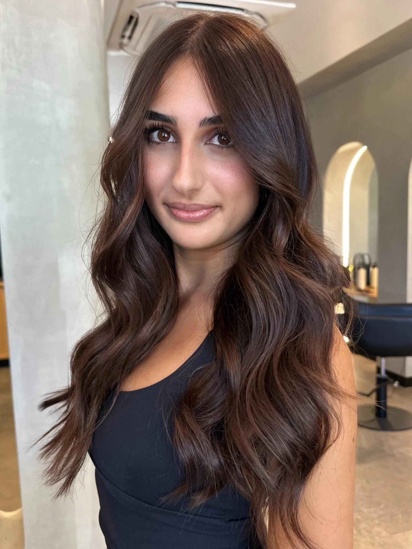 Rich, glossy, chocolate brown 🤎
Because darker hair just hits different.
Depth, shine, and that effortless luxe feel!
This is your sign to go rich, not lighter. @redkenpro_anz  @redkenpro 

Colour - @alyssa.yseecoiffeur 
Style - @olivia.yseecoiffeur