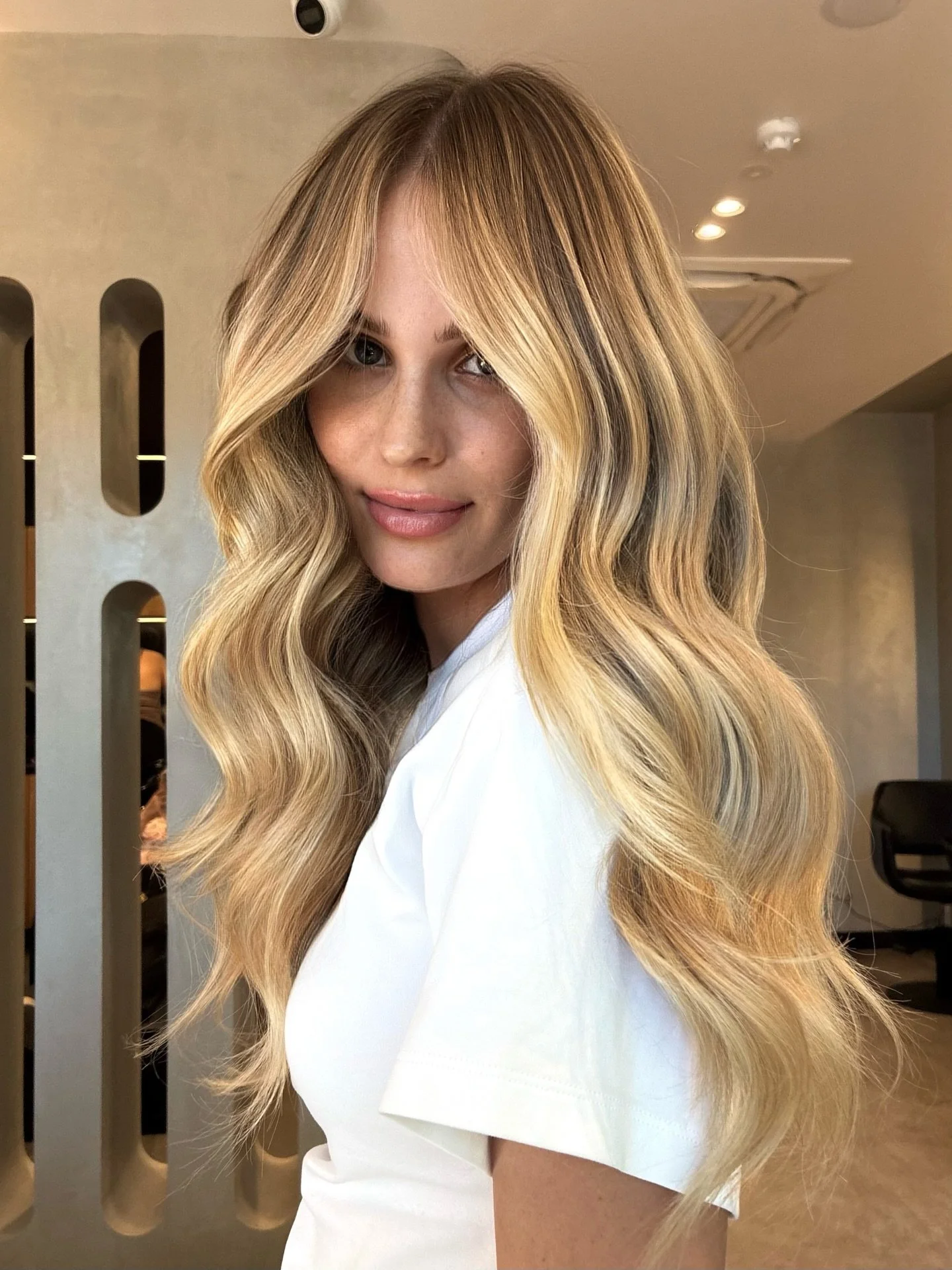 The most buttery blonde.

@alyssa.yseecoiffeur @redkenpro_anz 

#perthhair #perthhairdresser #perthhairstylist #perthhairsalon #redkenobsessed