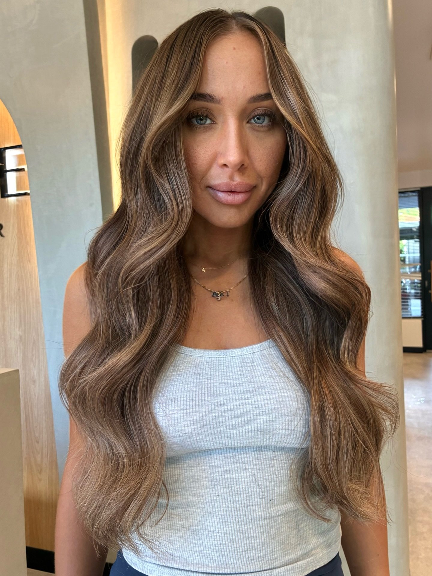 MEGA hair transformation incoming 😮&zwj;🔥

This isn&rsquo;t a glow up&hellip; it&rsquo;s a complete hair overhaul.
From fine, flat, thin ends to full, thick, ultra-luxe length that completely changes the way she looks AND feels.

COLOUR @olivia.yse