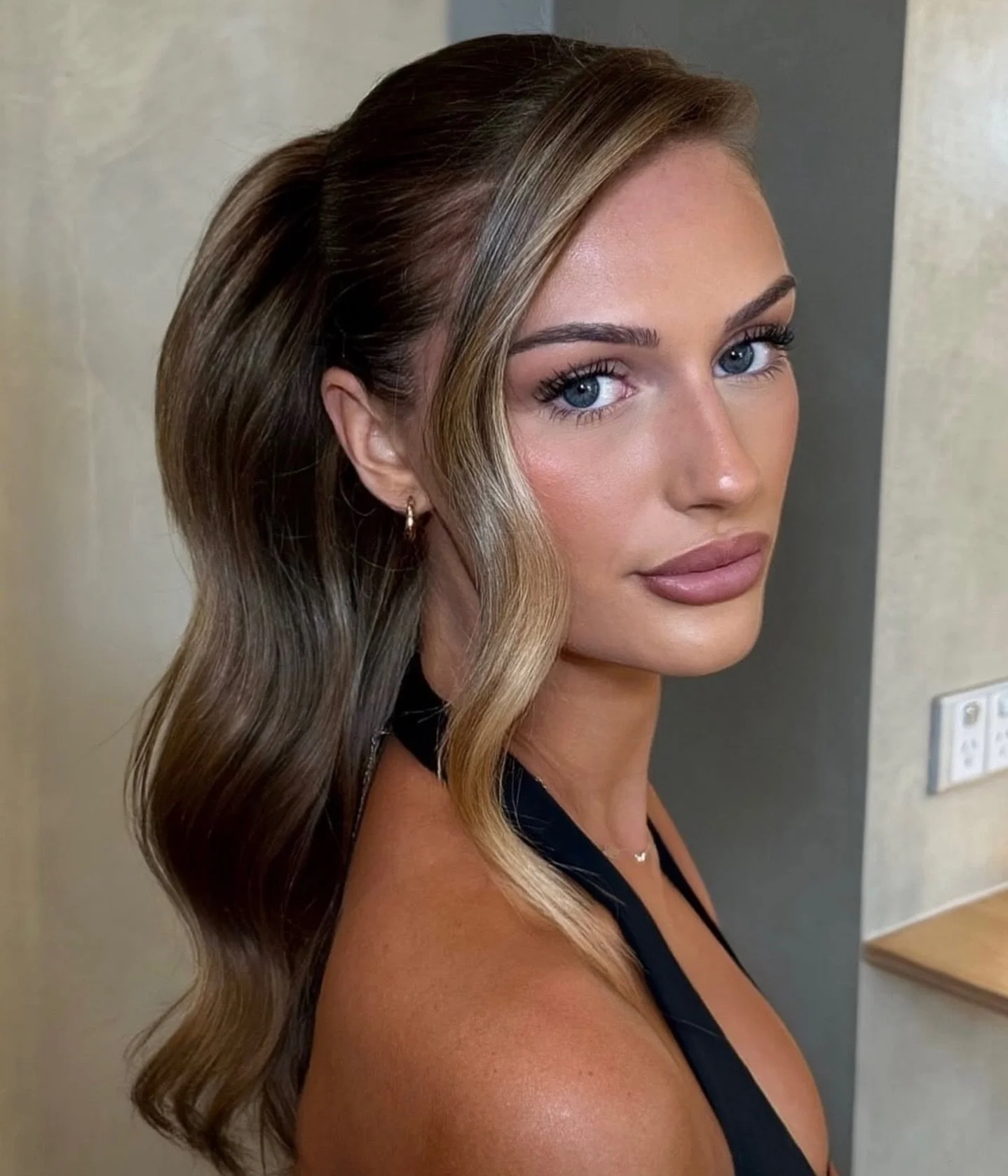 Event-ready pony ✨

The perfect style for your next event, clean, elevated, and made to hold through every moment.

Your hair deserves personalised care. 

Book your styling appointment.

 #PonytailInspo #EventHairInspo #SalonStyling #HairDetails #Sl