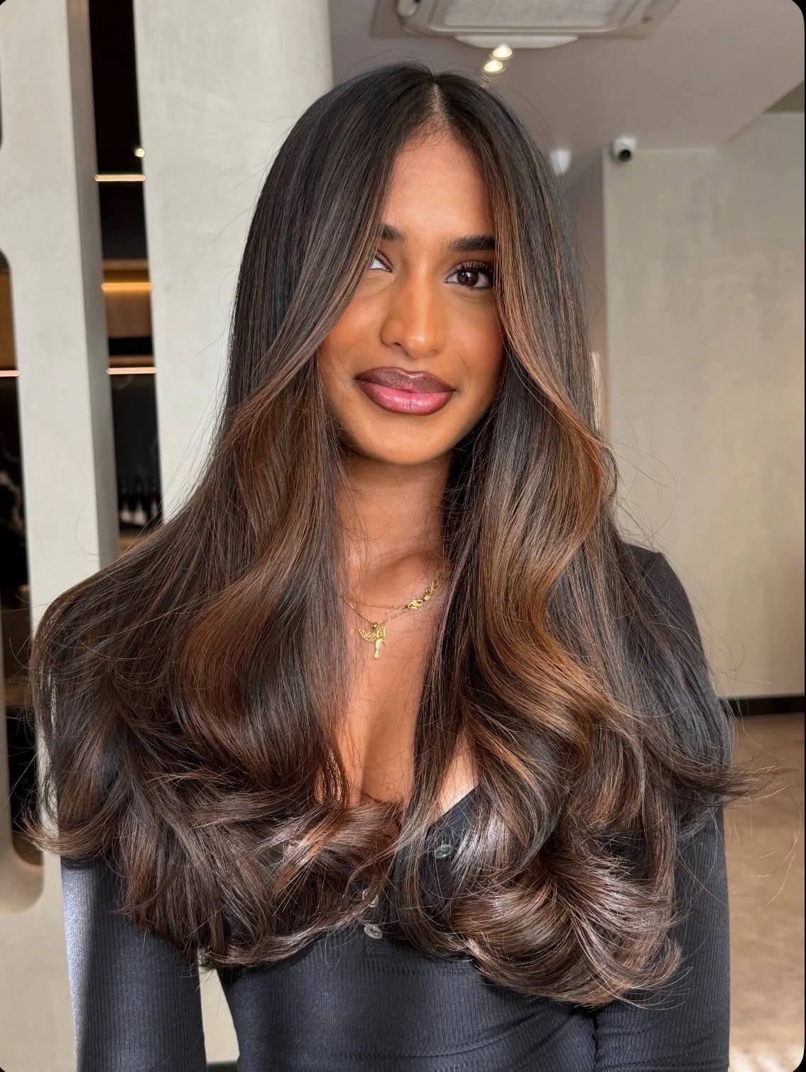 Caramel brunette perfection🤎

The perfect blend of rich brunette tones and warm caramel dimension for that expensive-looking shine without the high maintenance.

A colour that adds depth brightness and movement while still feeling effortless and nat