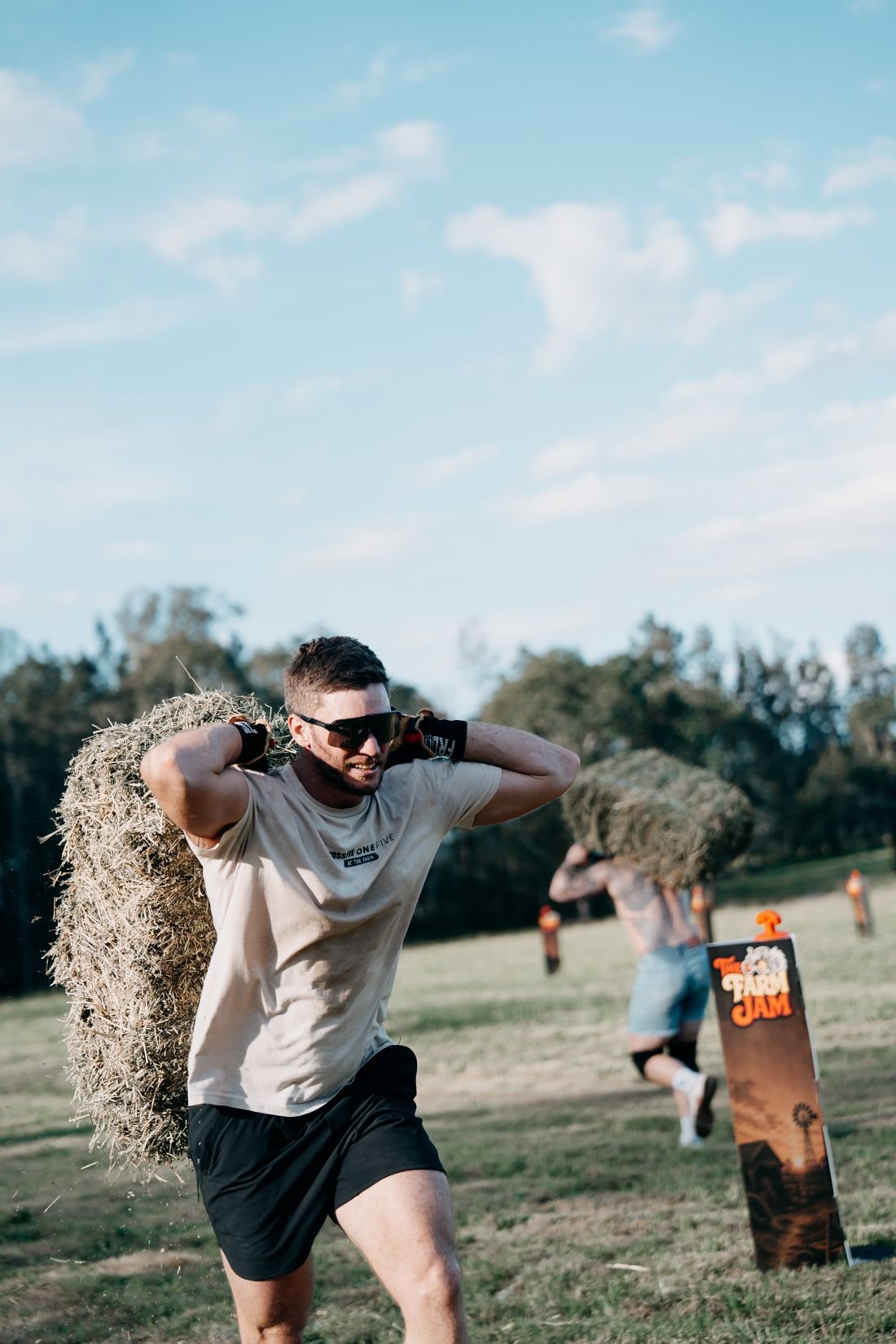 06-farm-jam-2026-hay-bale-carry-farm-jam-sign.jpg