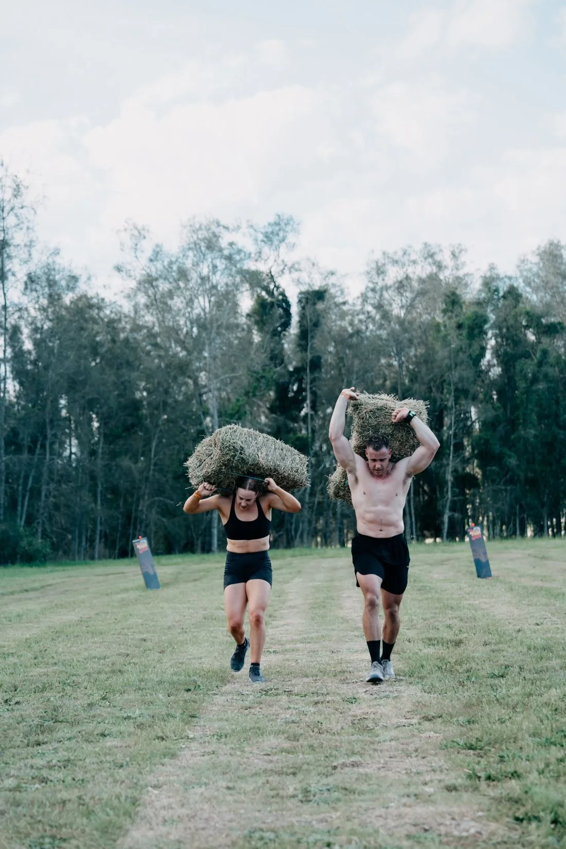 01-farm-jam-2026-hay-bale-carry-pairs.jpg