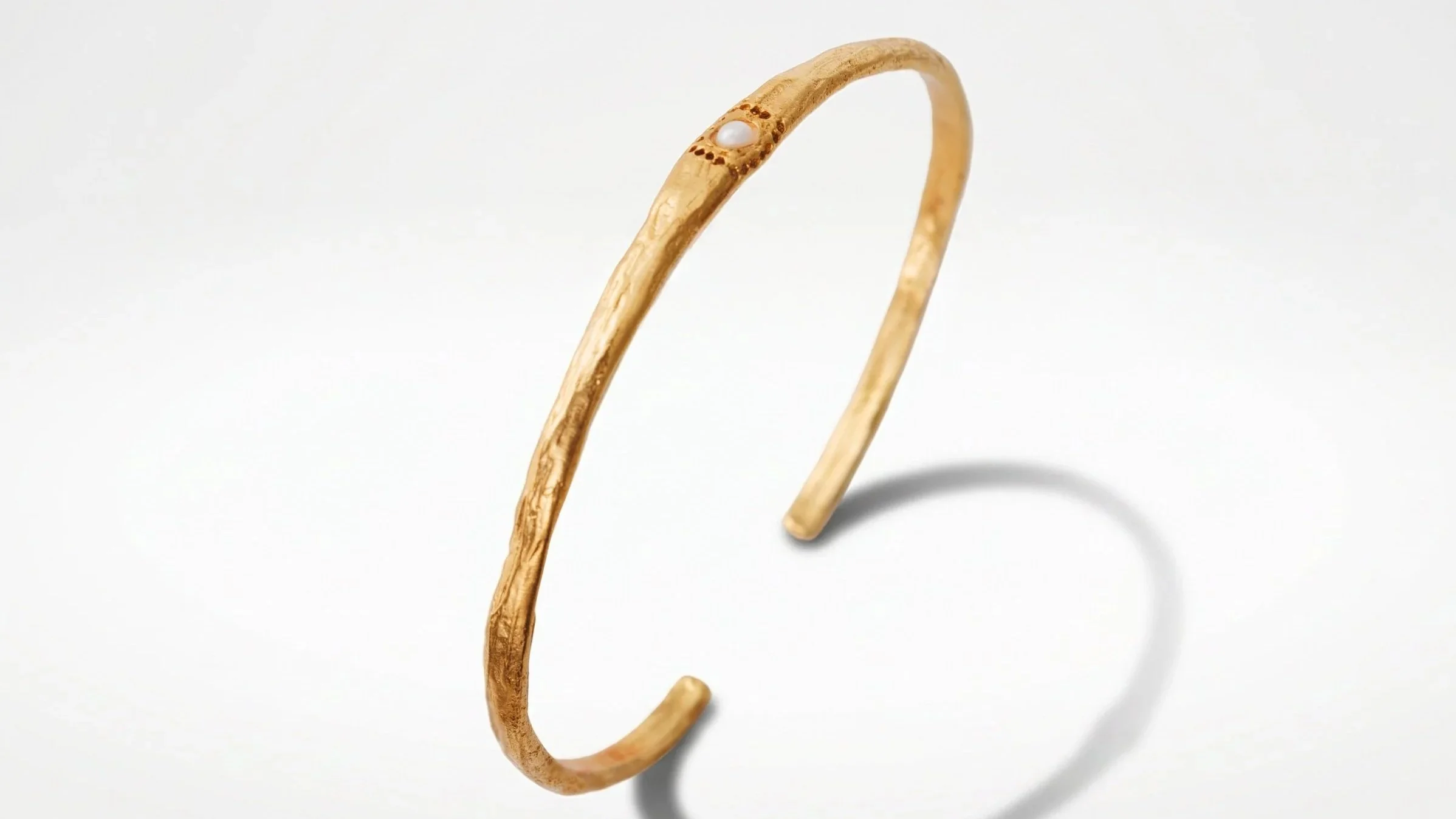 Gold+Bangle+6+-+Ecomm.jpg
