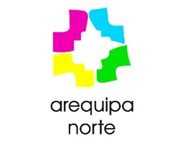 Logotipo con formas de bloques de colores rosa, azul, amarillo y verde formando un círculo, con el texto 'arequipa norte' debajo.