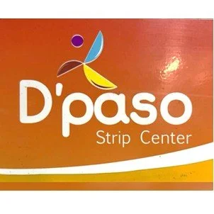 Logotipo del centro de strip tease llamado D'paso Strip Center, con un fondo naranja y un diseño colorido y abstracto de una figura humana.