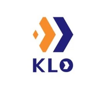 Logotipo de KLO con flechas naranjas y azules