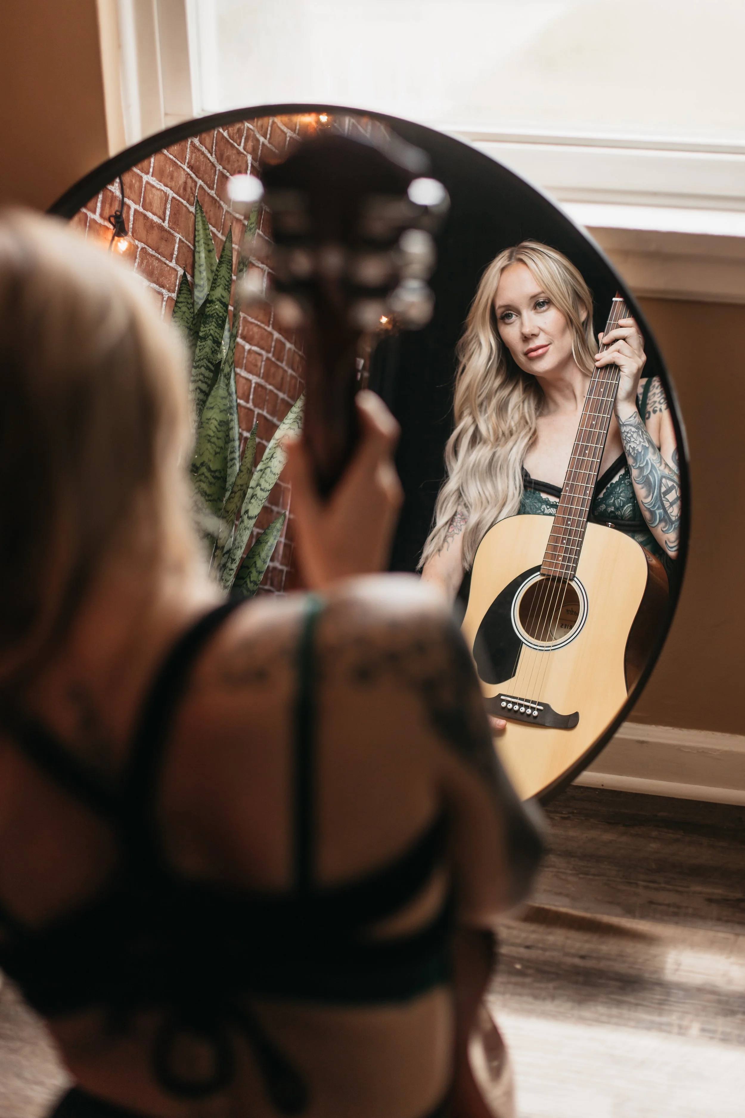 What to Bring to a Boudoir Session: Props That Set the Mood
