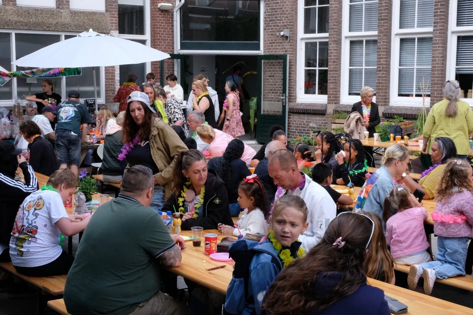 Buurtkas Valkenbos organiseert feest in Weimar’s Wijkpaleis