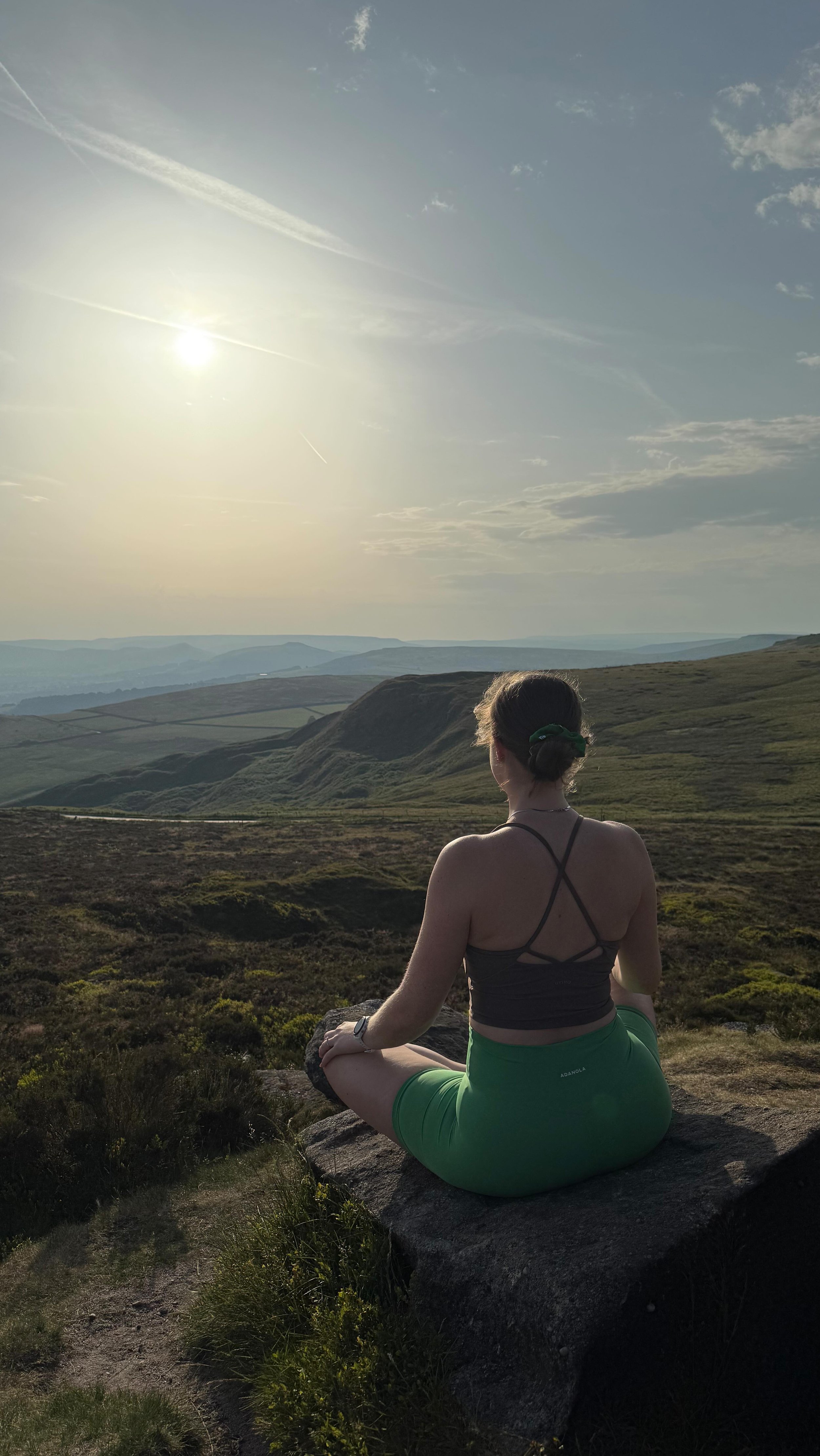Happy Summer Solstice & International Yoga Day all🌞
Slowing down to appreciate the sunset and having time to reflect.
#yoga #yogi #summer #summersolstice #peakdistrict #burbageedge