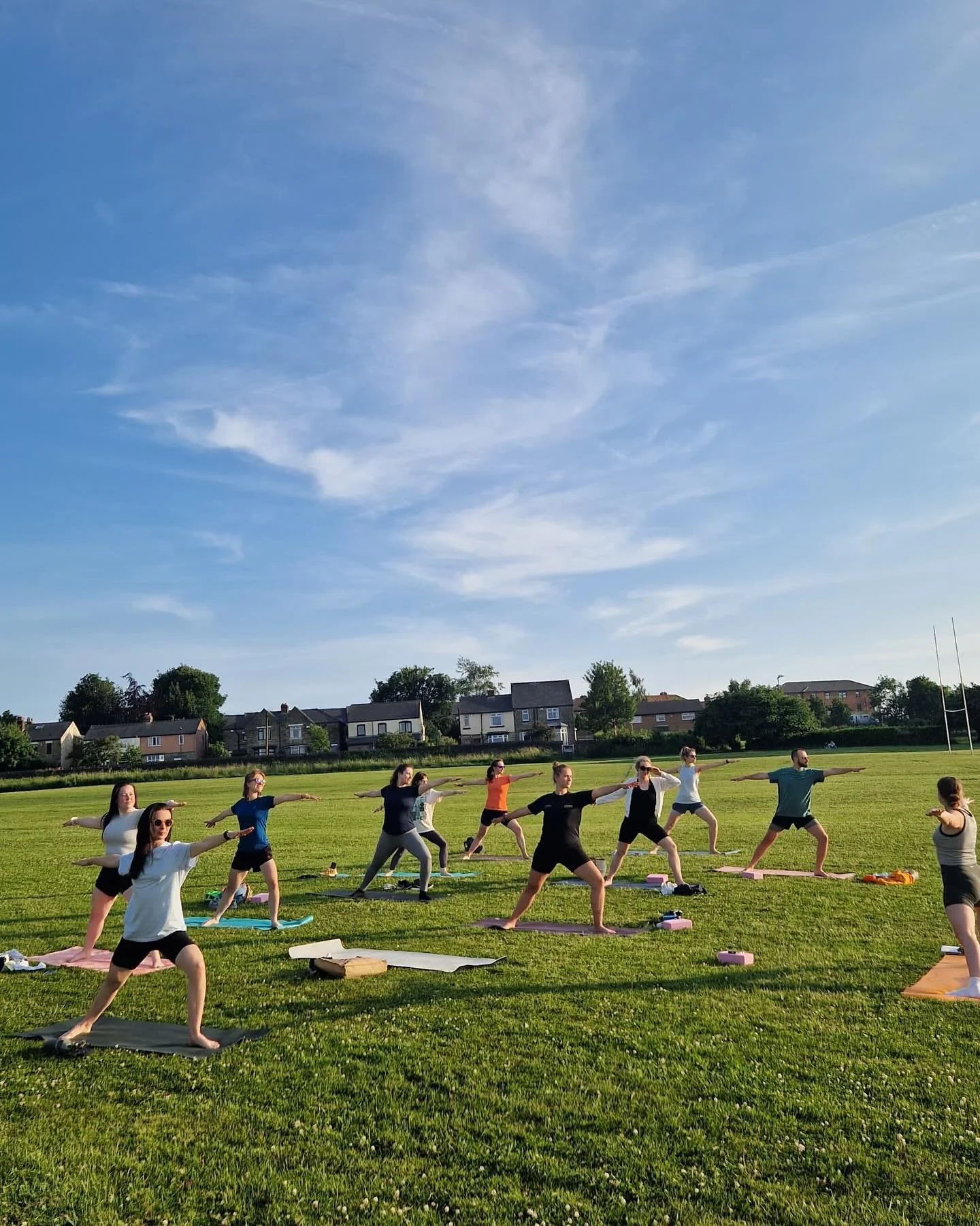Outdoor practice &amp; summer evenings = a match made in heaven!

Love Monday night flows with @runhappyrc 
Thanks all for joining 🌞