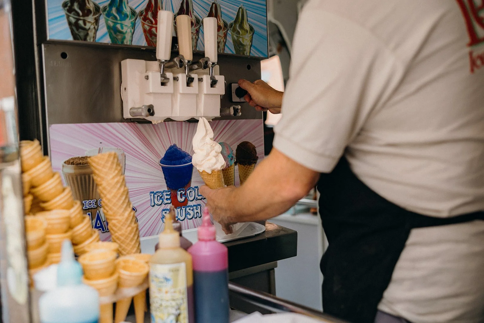 Summer is nearly here ☀️🍦
One of our weddings had the BEST idea&hellip; an ice cream van instead of canap&eacute;s!

Hot summer wedding? Skip the usual and get a Mr Whippy outside for your guests 🤍

Such a fun touch and everyone loved it!
Who&rsquo