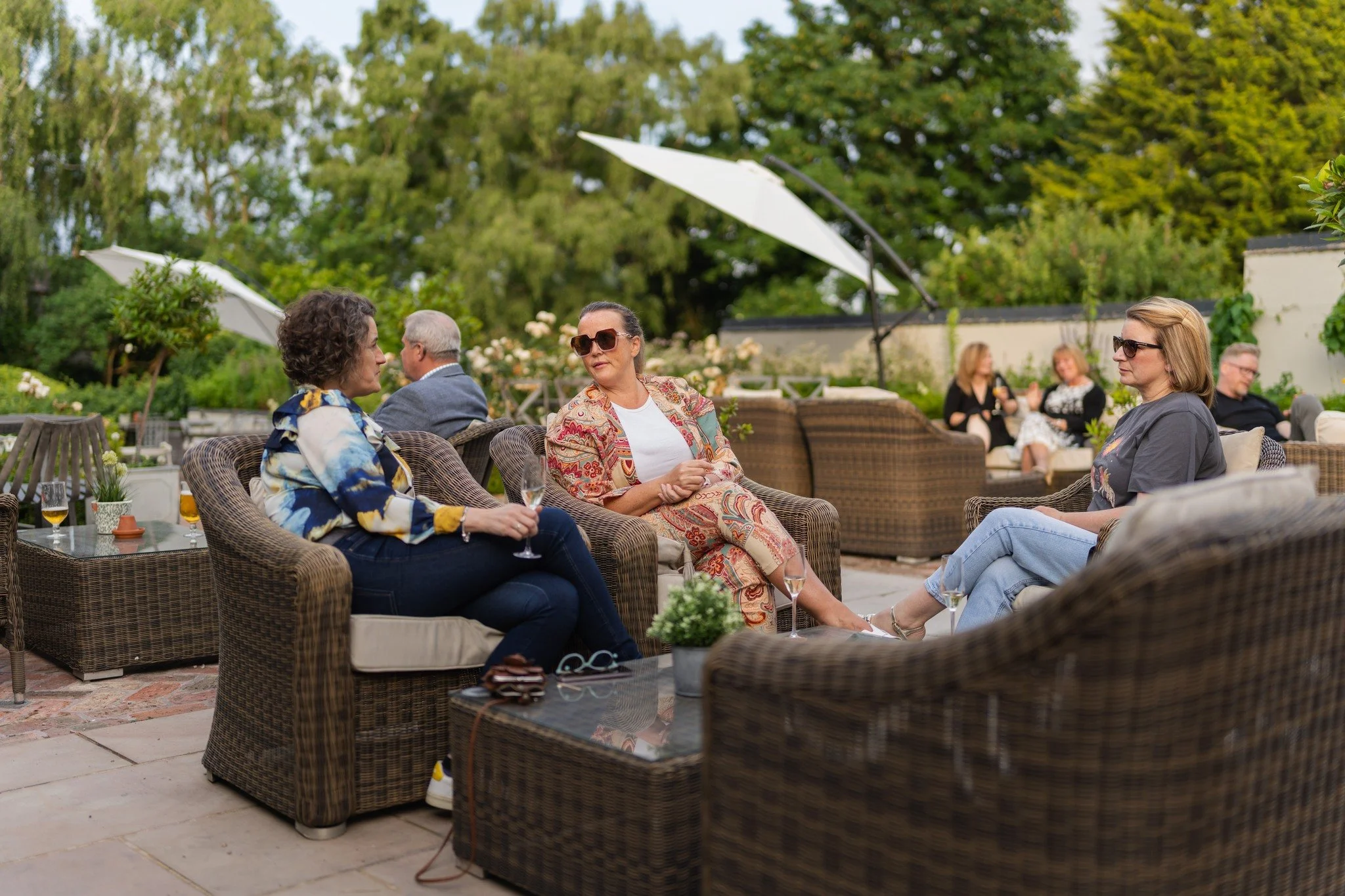 Who&rsquo;s coming tonight? ☀️🍸🎶

Rob Lea live in the garden from 8PM and we&rsquo;ll have the cocktails ready waiting for you&hellip; see you later! ✨🌿

#LiveMusic #GardenParty #CocktailTime #SummerNights #LiveInTheGarden #WeekendVibes #OutdoorEv
