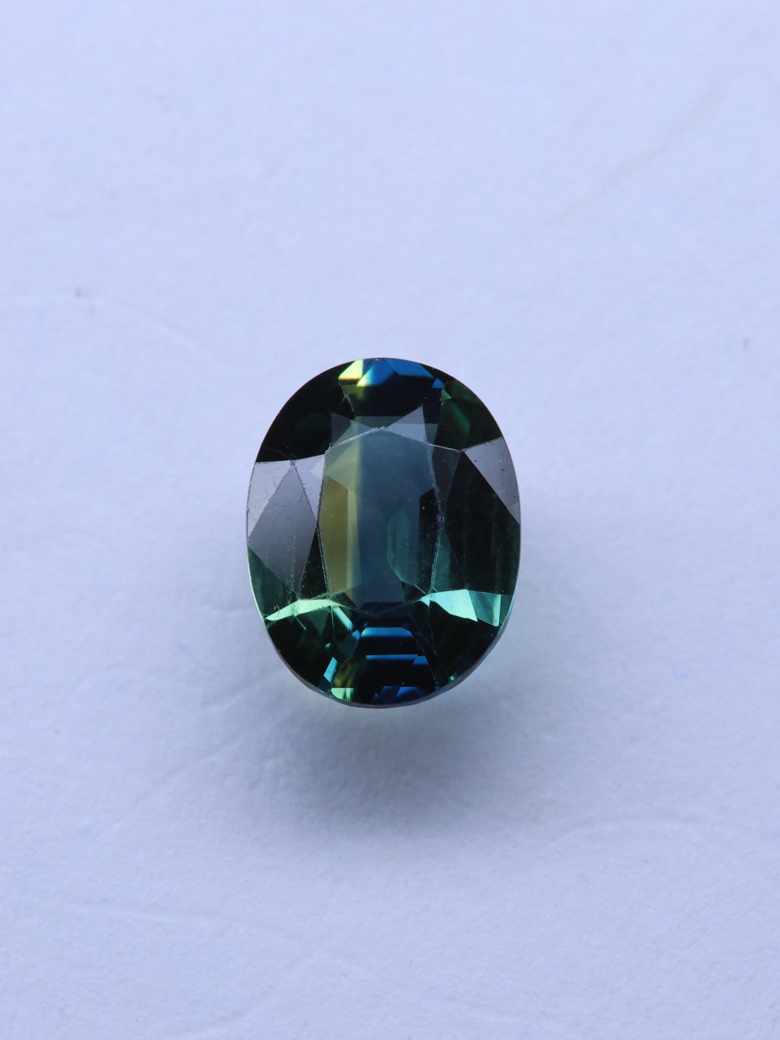 Bi/Parti Colour Madagascar Sapphire : EN040