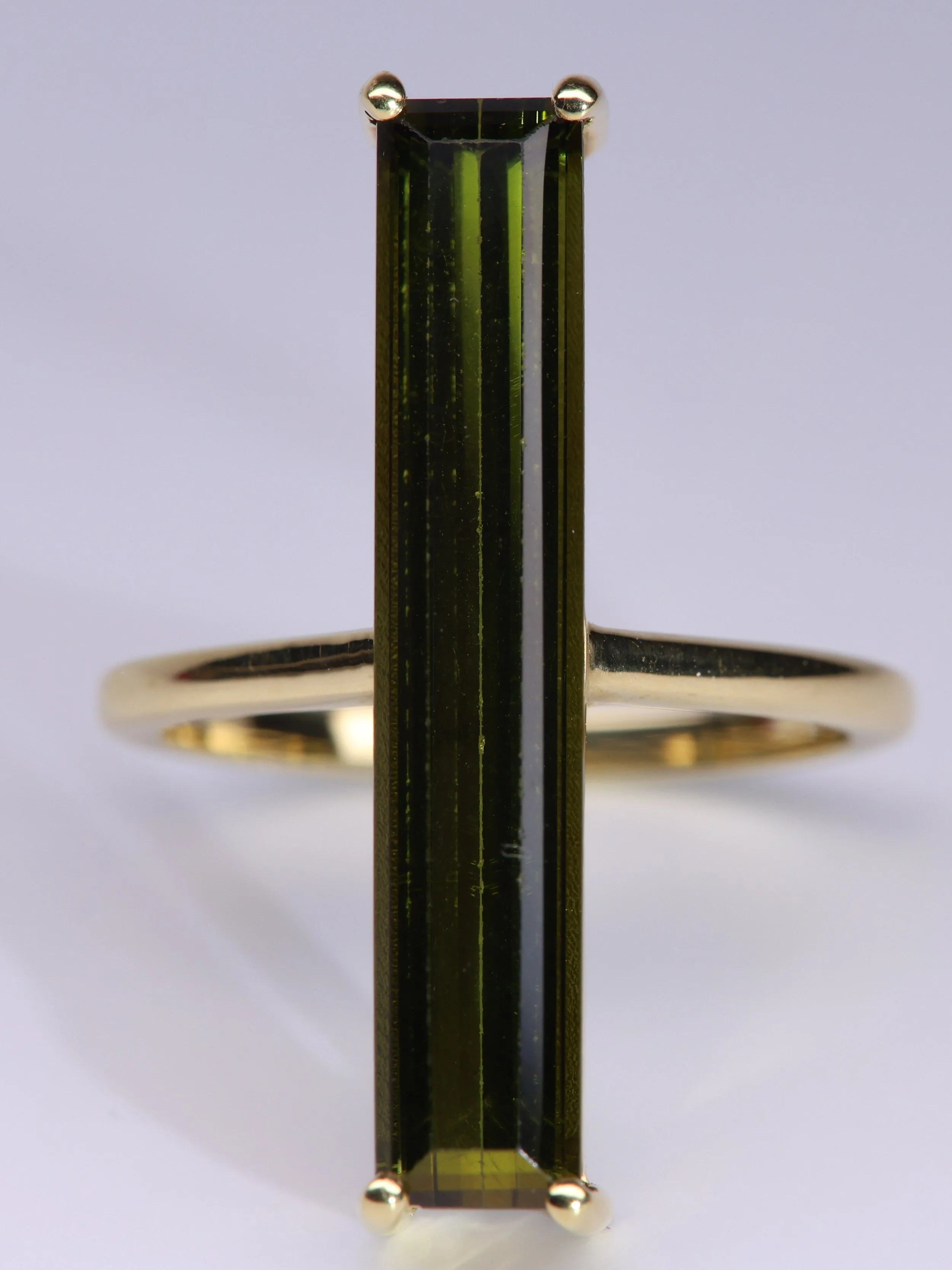 Pine green tourmaline 18k yellow gold ring