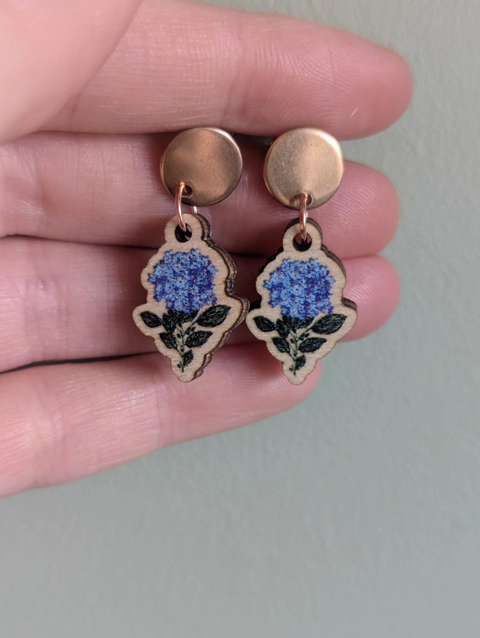 Wooden botanical earrings- Hydrangea