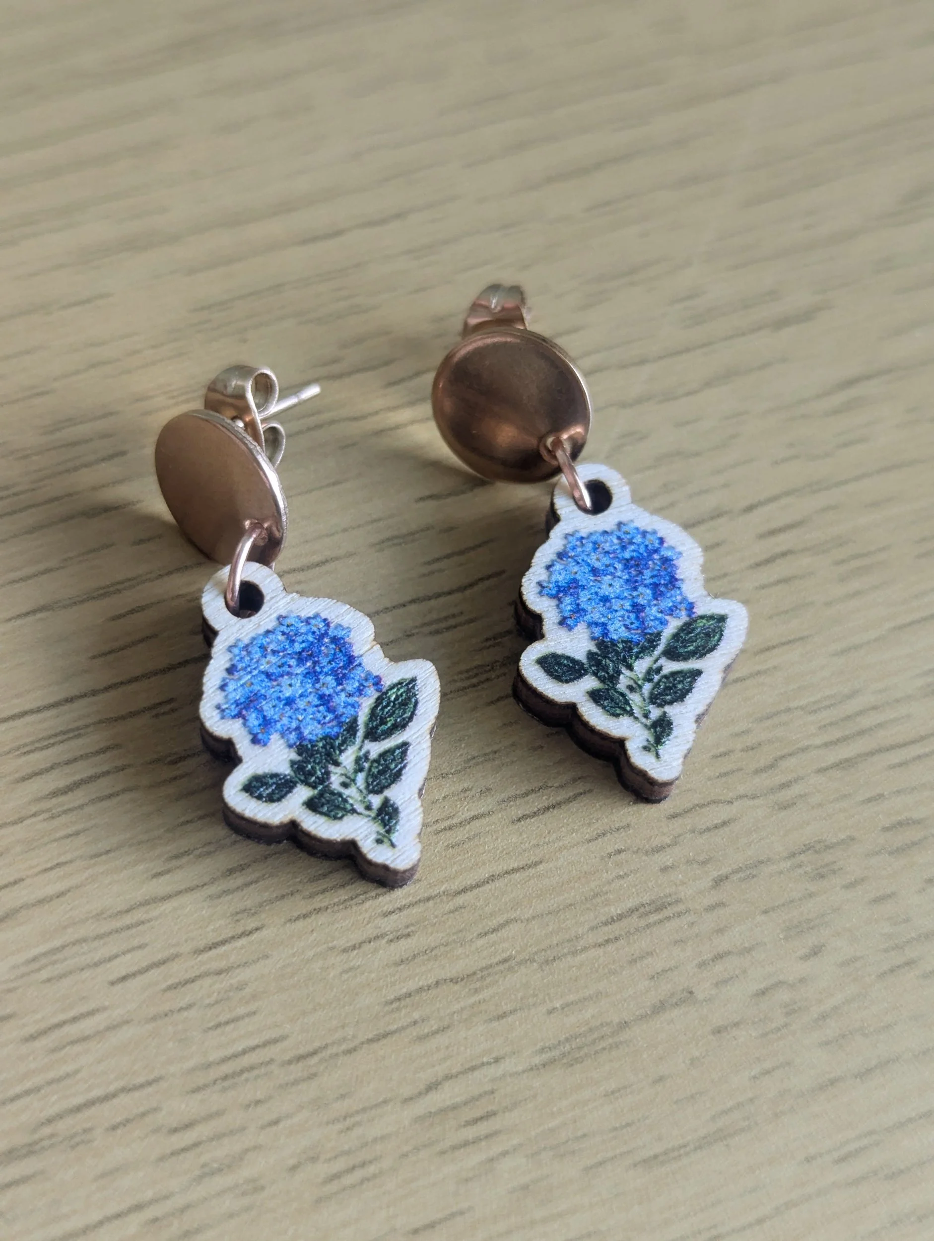 Botanical wooden earrings- Hydrangea