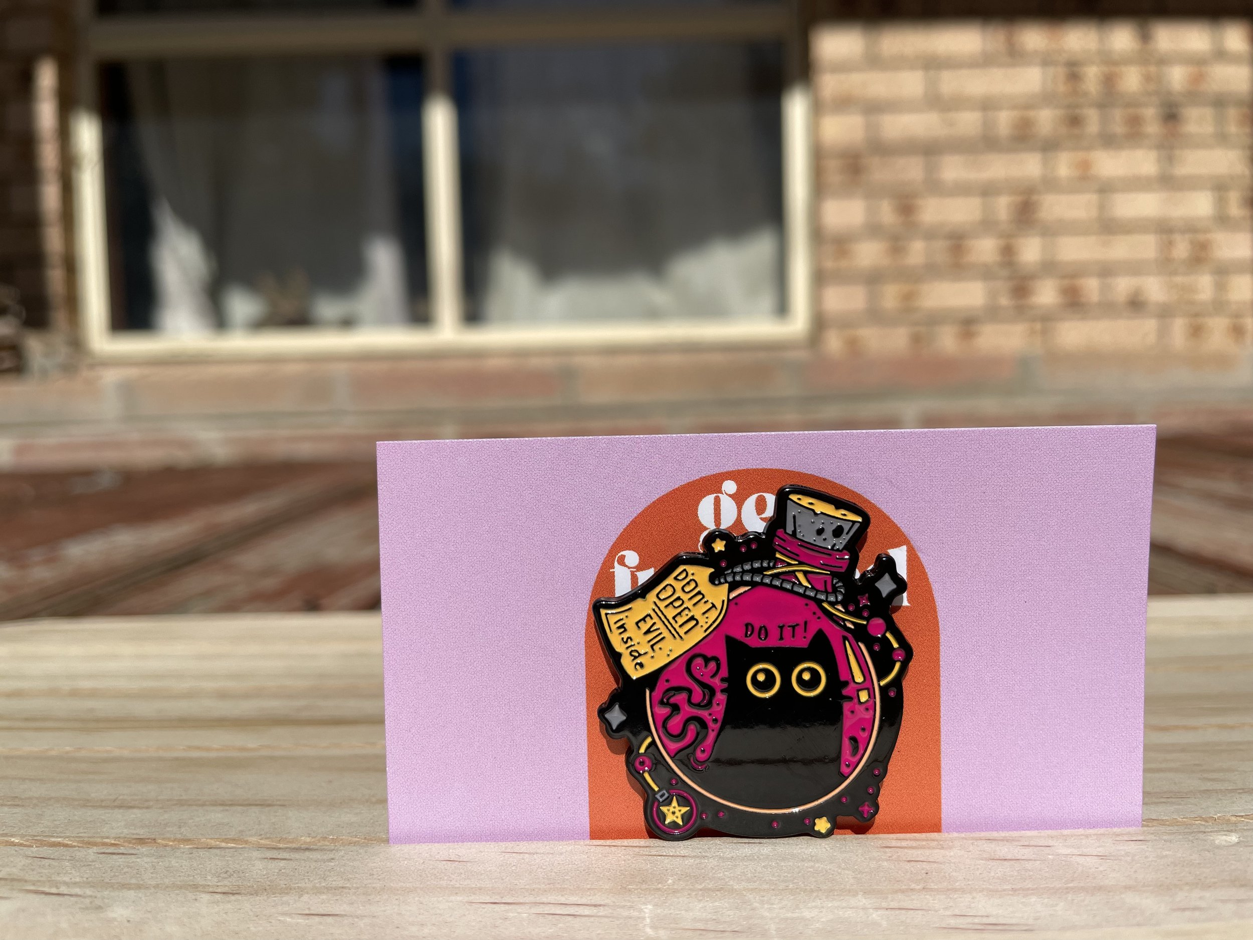 Needle minder: Cat in a bottle ("Don't open, evil inside")