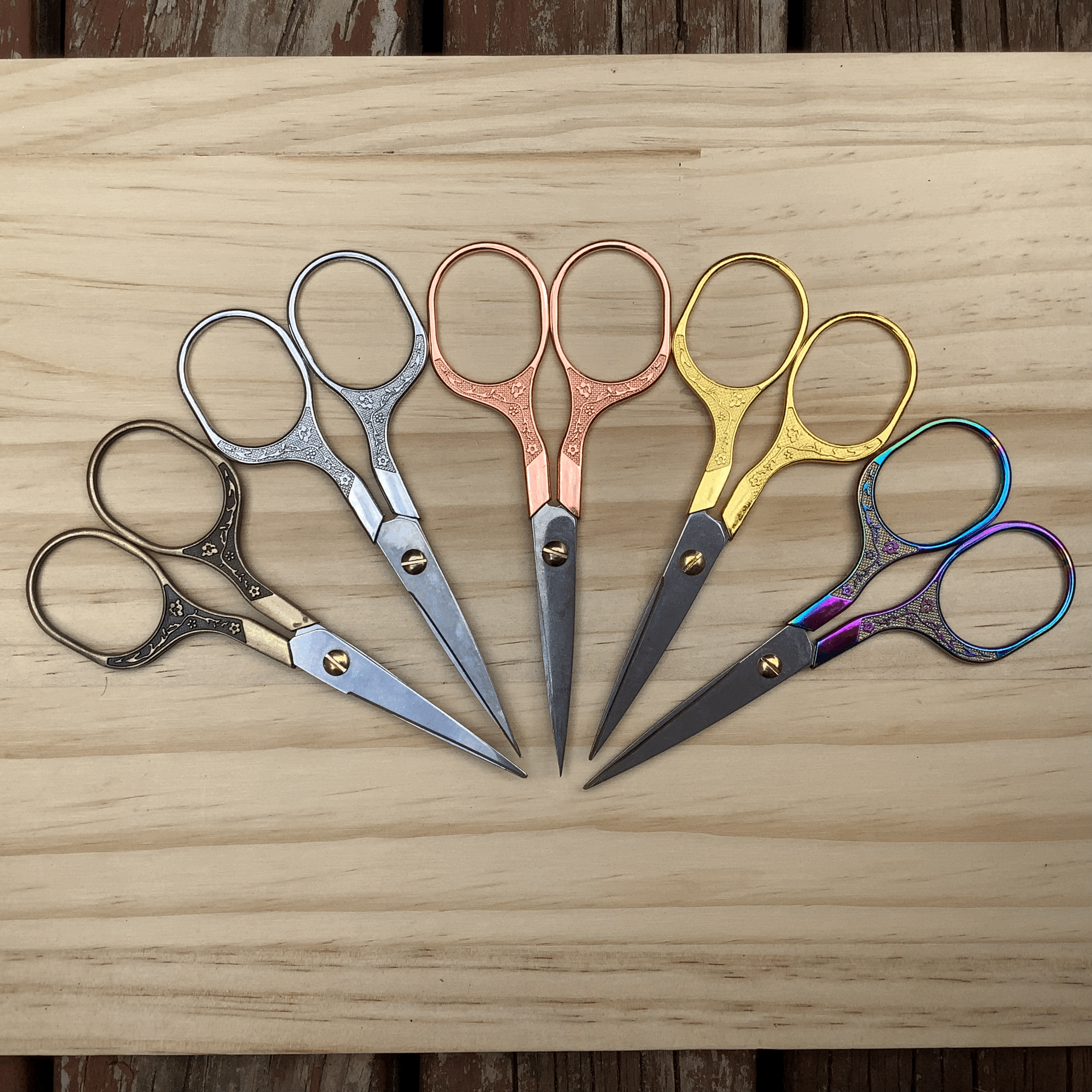 Flat floral scissors