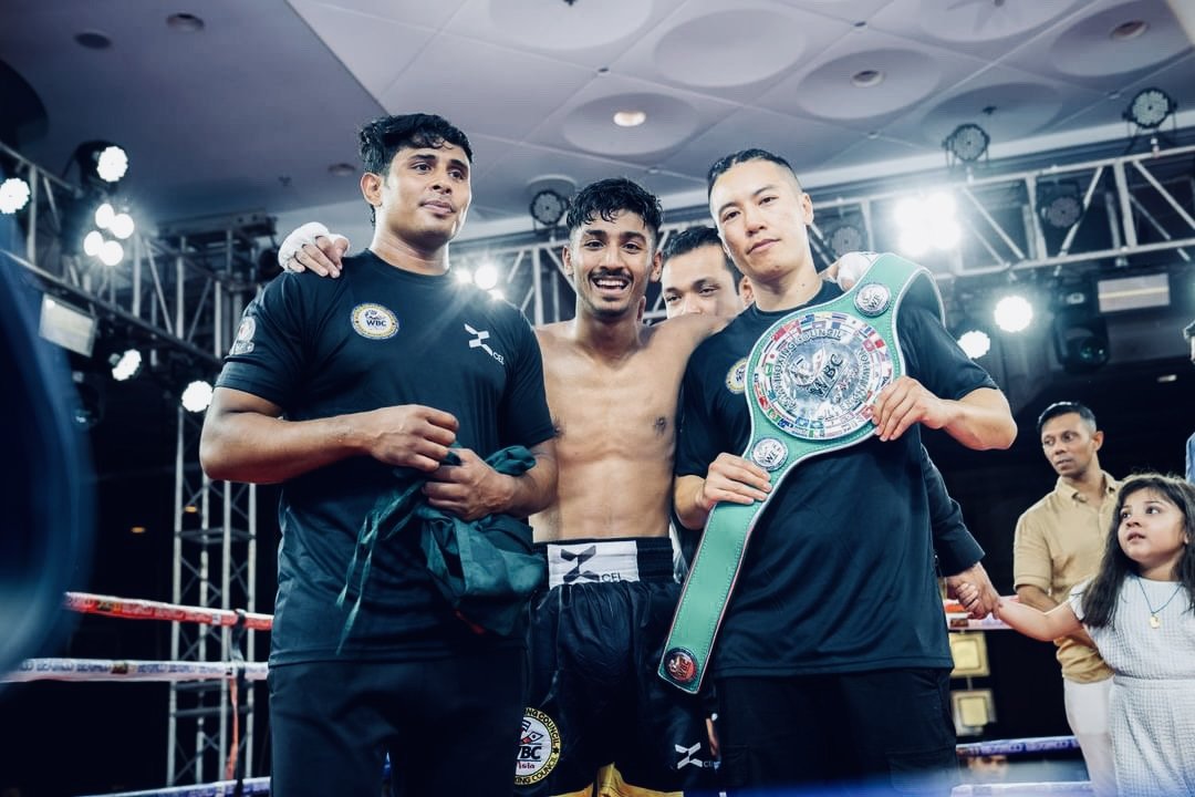 Boxing Coach Steve Iron winning th WBC Silver title