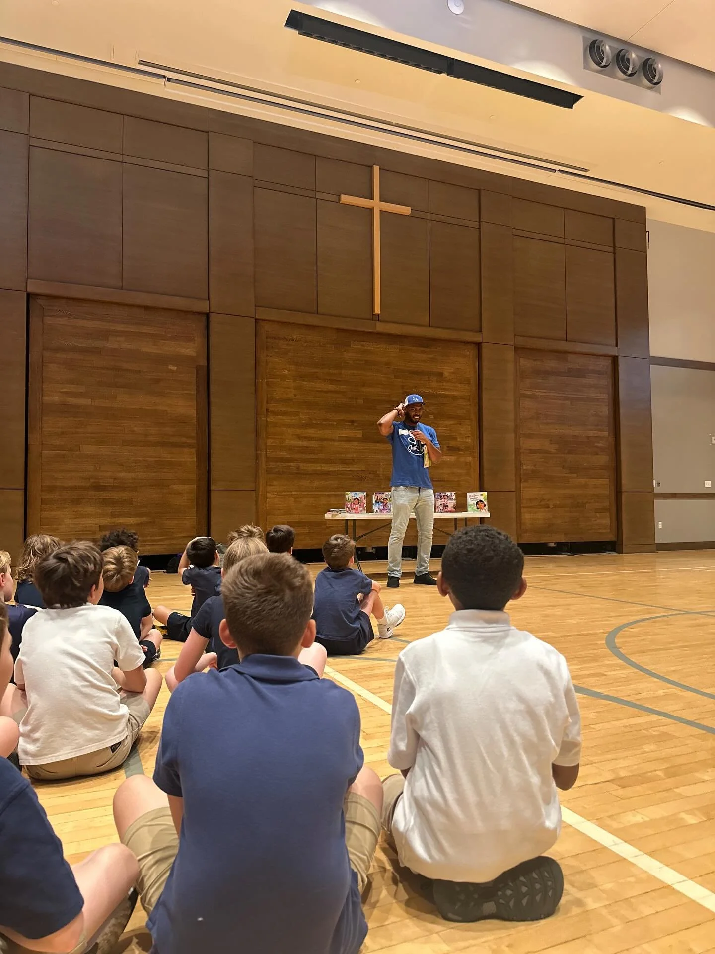 Today our 1st&ndash;4th graders welcomed Kentrell Martin, author of Shelly&rsquo;s Adventures! 📚✨
Together we learned many new ASL words and had so much fun practicing 🤟! It was great to even see students continue trying to use sign language throug