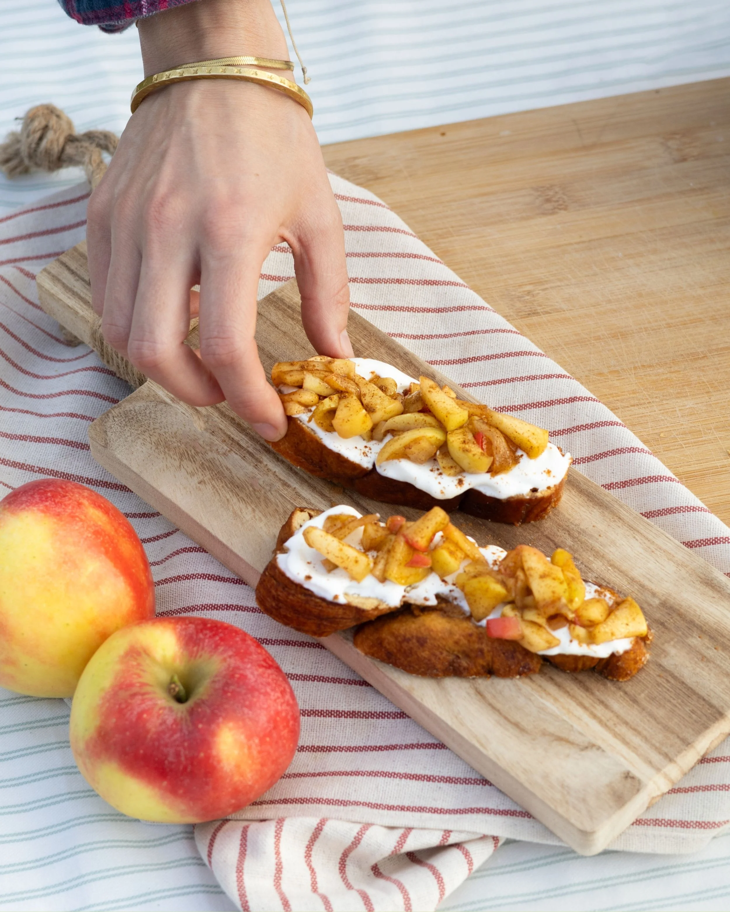 Bolussuikerbrood toast met gebakken appel