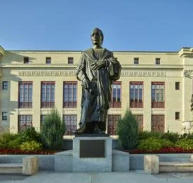 Christopher Columbus Statue in front of 1923 Columbus Ohio Courthouse