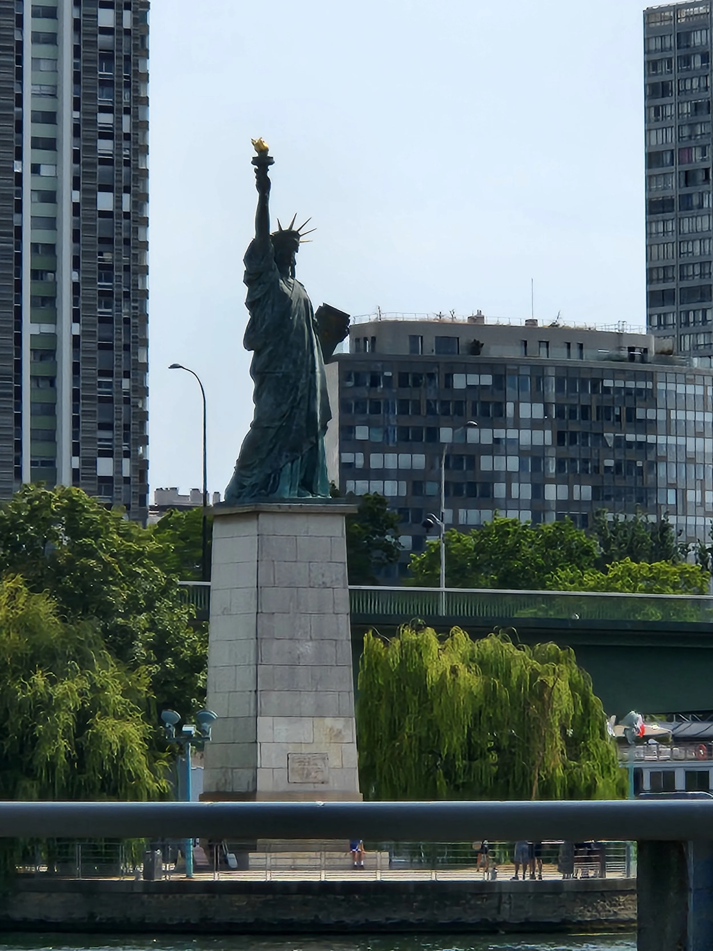 France-Liberty-Close.jpg