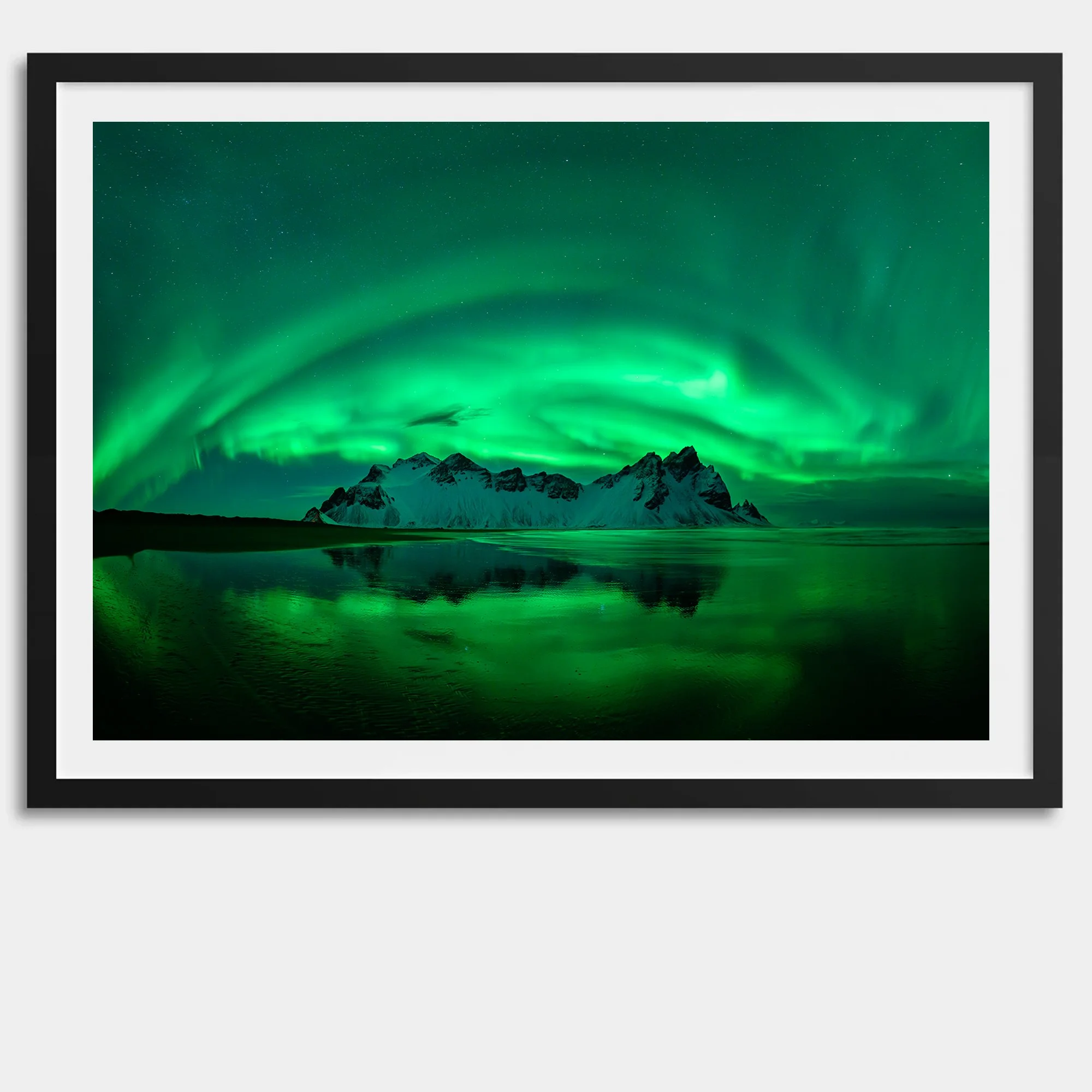 Aurora over the Vestrahorn BLACK FRAME.jpg