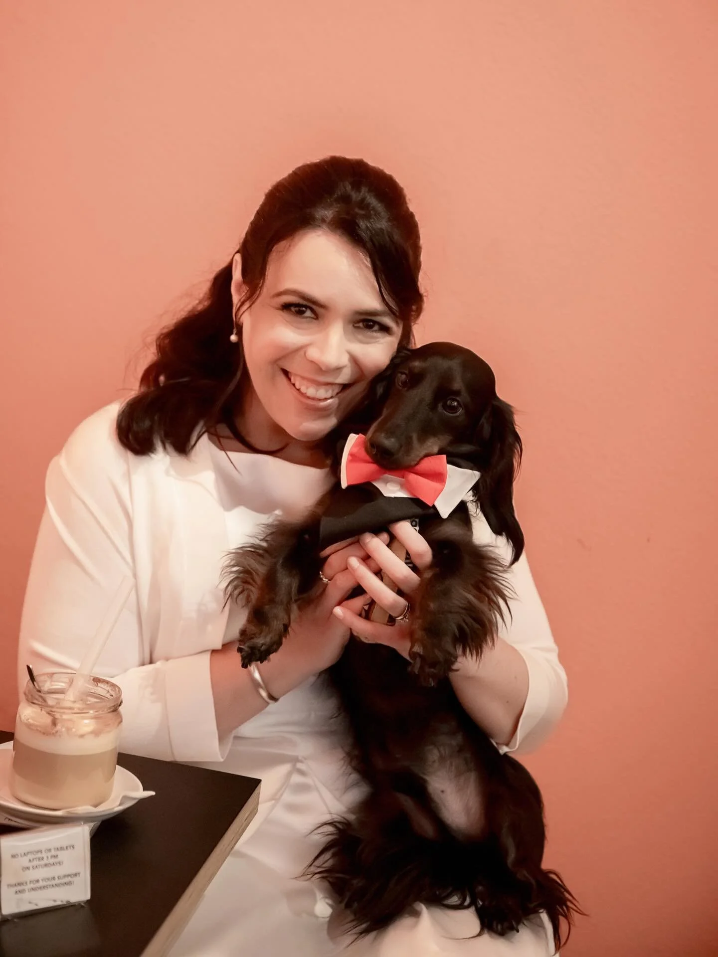 Wenn ihr nach der Trauung im Heidelberger Standesamt einen gem&uuml;tlichen Ort f&uuml;r Kaffee und Kuchen oder einen kleinen Snack sucht, kann ich euch das Panno w&auml;rmstens empfehlen! ☕️🍰
Es ist super einladend und liegt nur 5 Gehminuten vom St