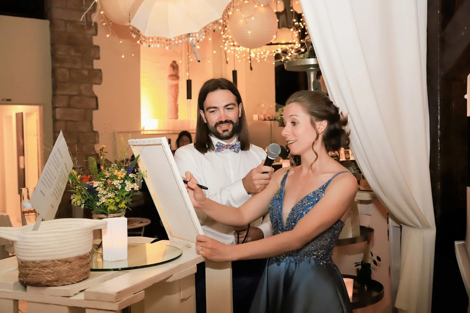 Brautpaar im Restaurant