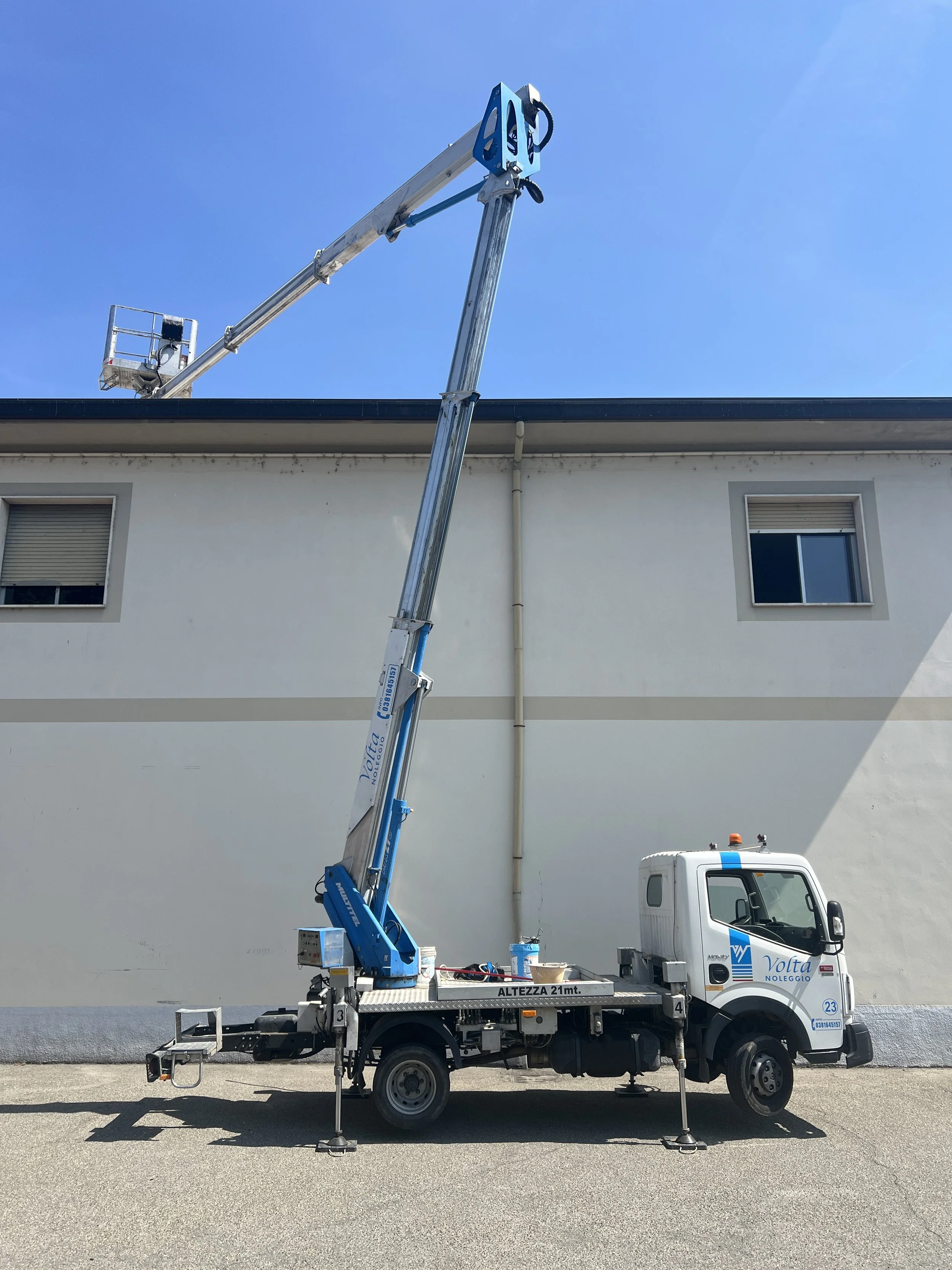 Piattaforma aerea autocarrata 23 (2).jpeg