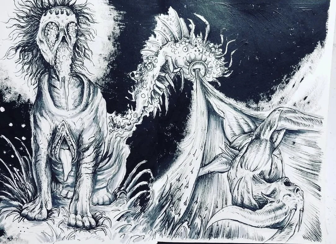 Schwarz-weißer Fantasy-Drachen mit offenen Flügeln und einem leuchtenden Feuerstrahl aus dem Maul, auf einem Felsen sitzend, mit einem mystischen und bedrohlichen Hintergrund.